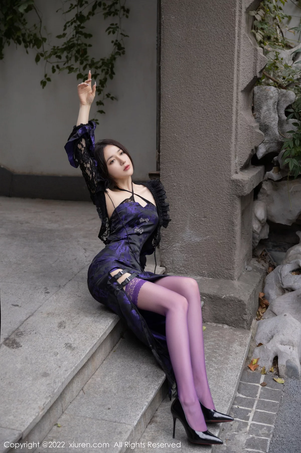 [[XiuRen秀人网]秀人网]No.6074_模特鱼子酱Fish独角戏主题性感露肩连衣裙配紫色丝袜诱惑写真79P