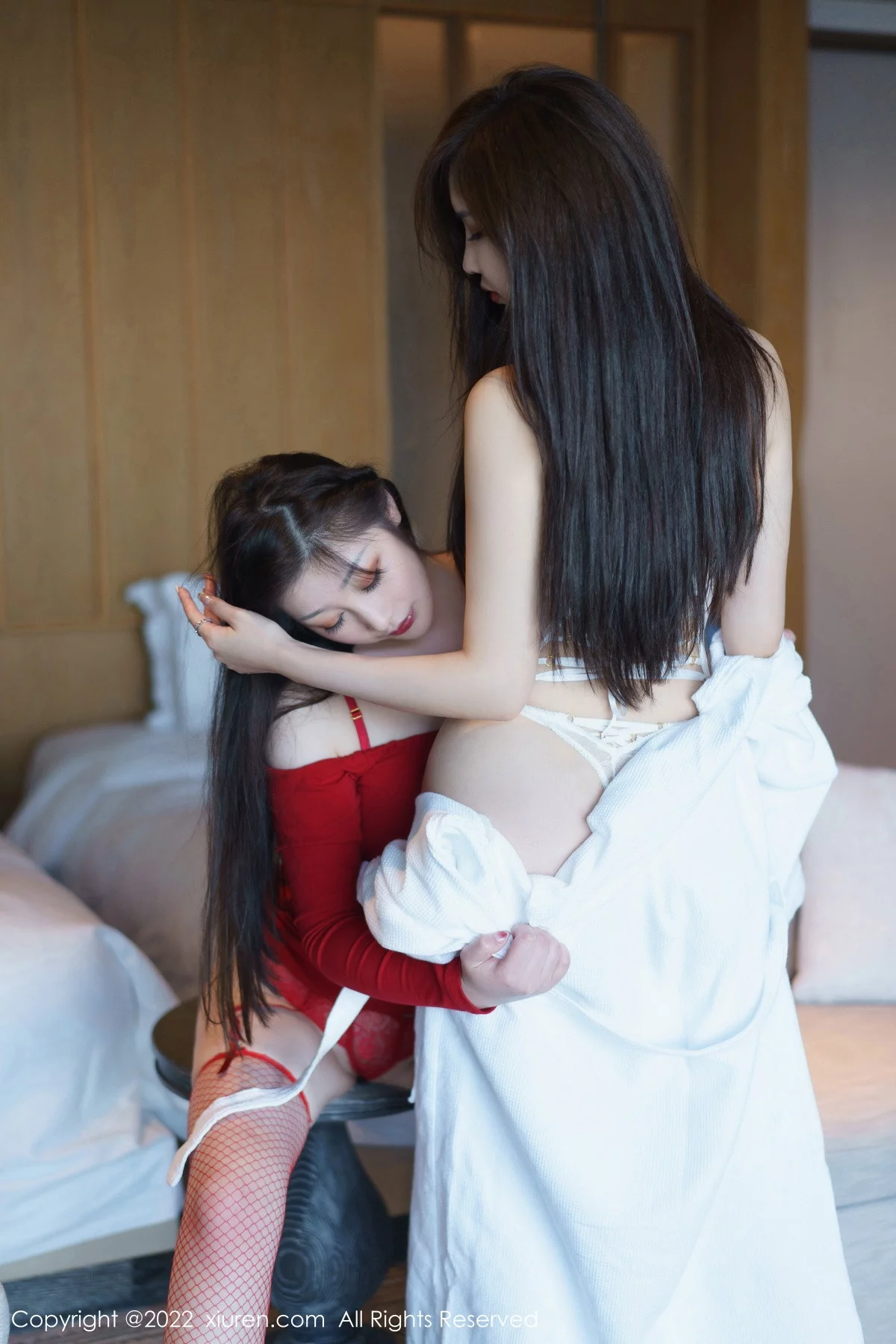 [[XiuRen秀人网]秀人网]No.6070_女神妲己_Toxic＆Carol周妍希性感服饰配网袜系列惹火诱惑写真80P