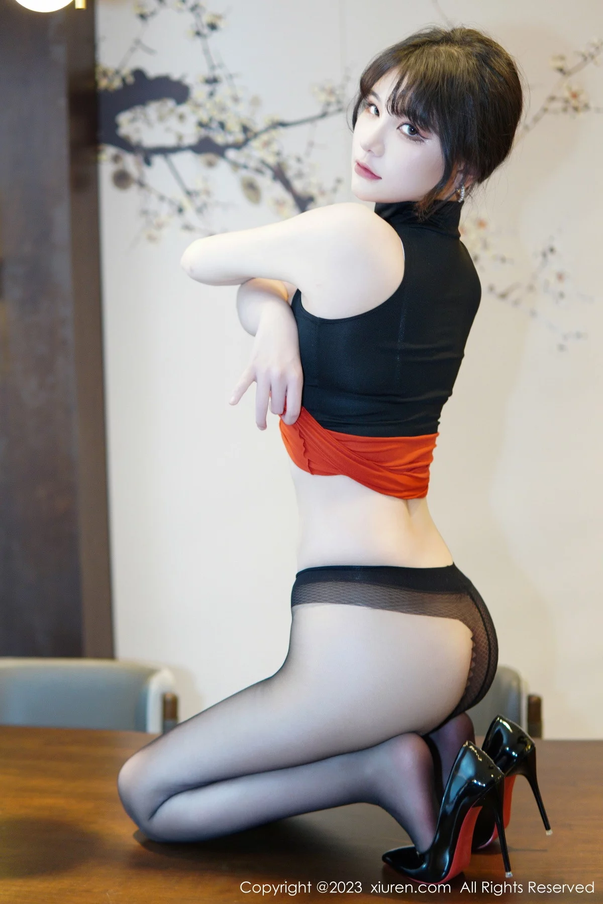 [[XiuRen秀人网]秀人网]No.6075_模特桃桃子_私房半脱露性感白色内衣配超薄无内黑丝迷人写真77P