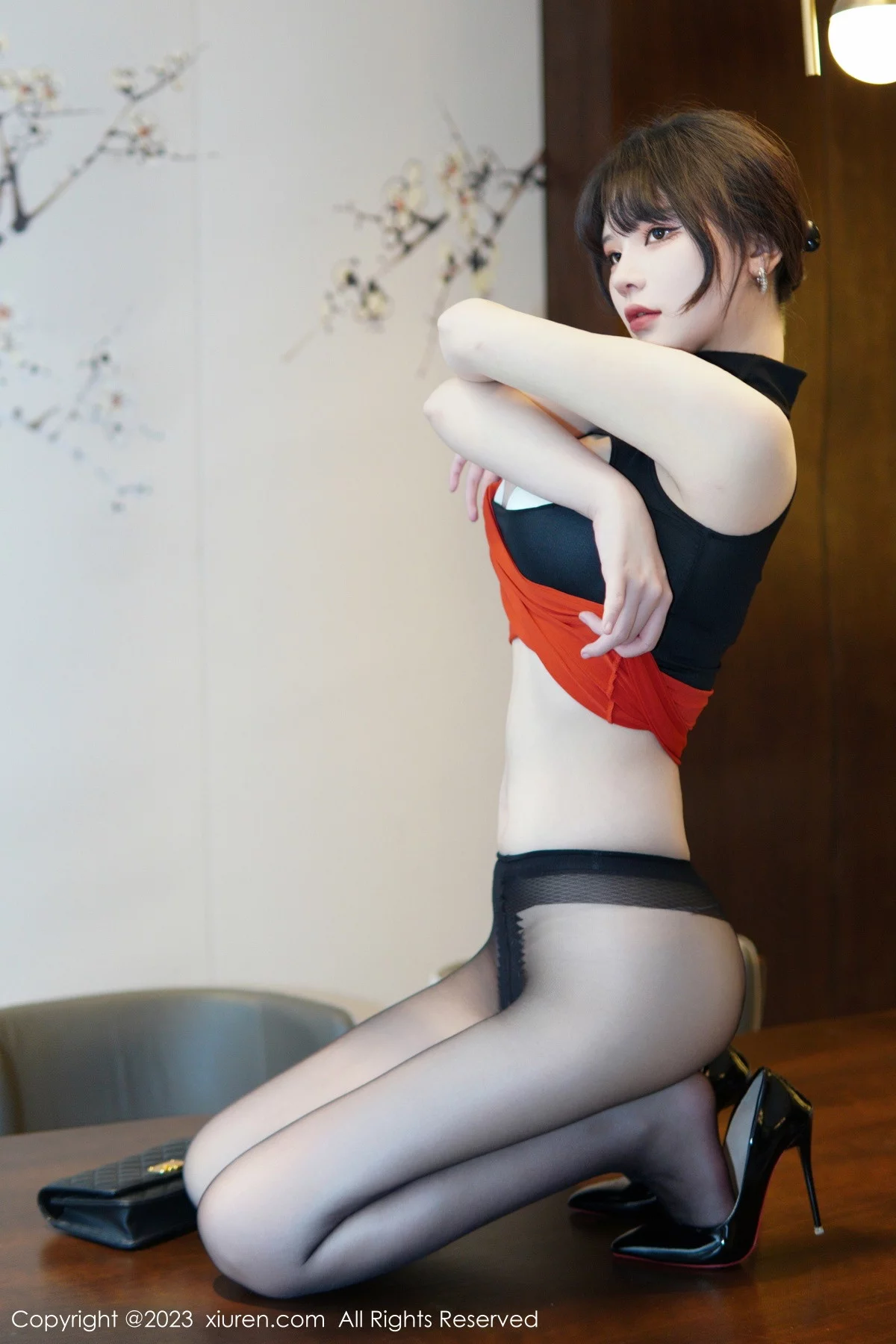 [[XiuRen秀人网]秀人网]No.6075_模特桃桃子_私房半脱露性感白色内衣配超薄无内黑丝迷人写真77P
