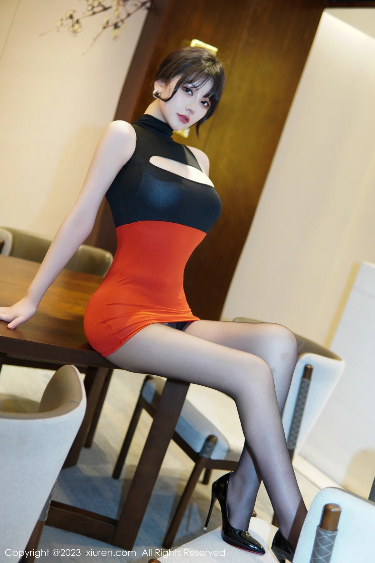 [[XiuRen秀人网]秀人网]No.6075_模特桃桃子_私房半脱露性感白色内衣配超薄无内黑丝迷人写真77P