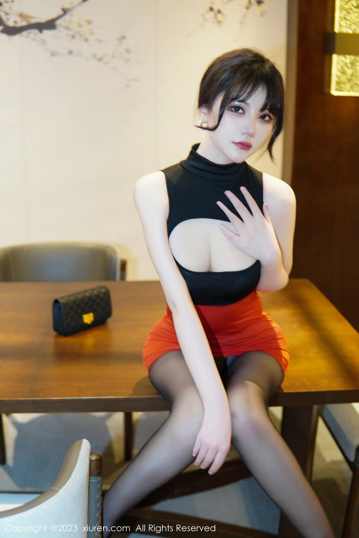 [[XiuRen秀人网]秀人网]No.6075_模特桃桃子_私房半脱露性感白色内衣配超薄无内黑丝迷人写真77P