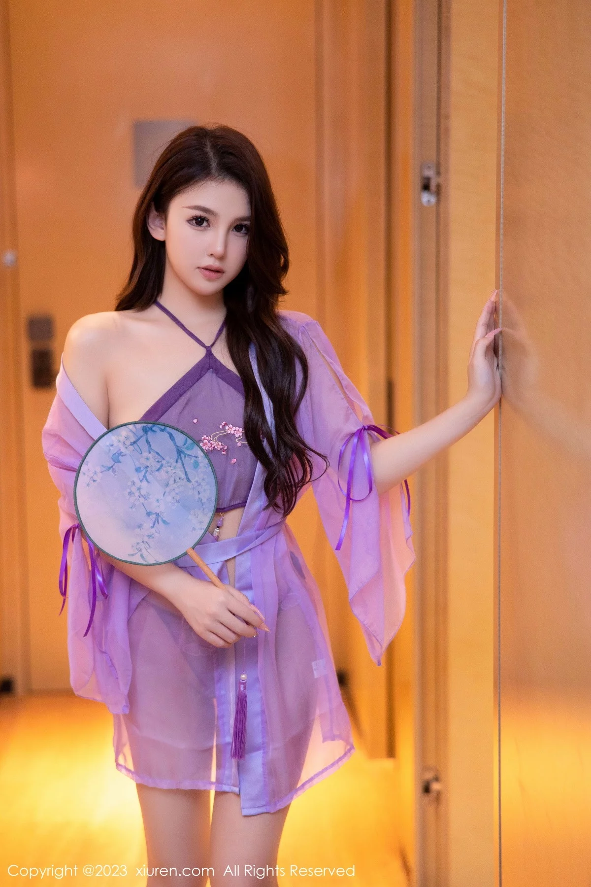 [[XiuRen秀人网]秀人网]No.6077_模特美羊羊性感紫色古装服饰半脱露丁字裤秀翘臀美腿诱惑写真83P