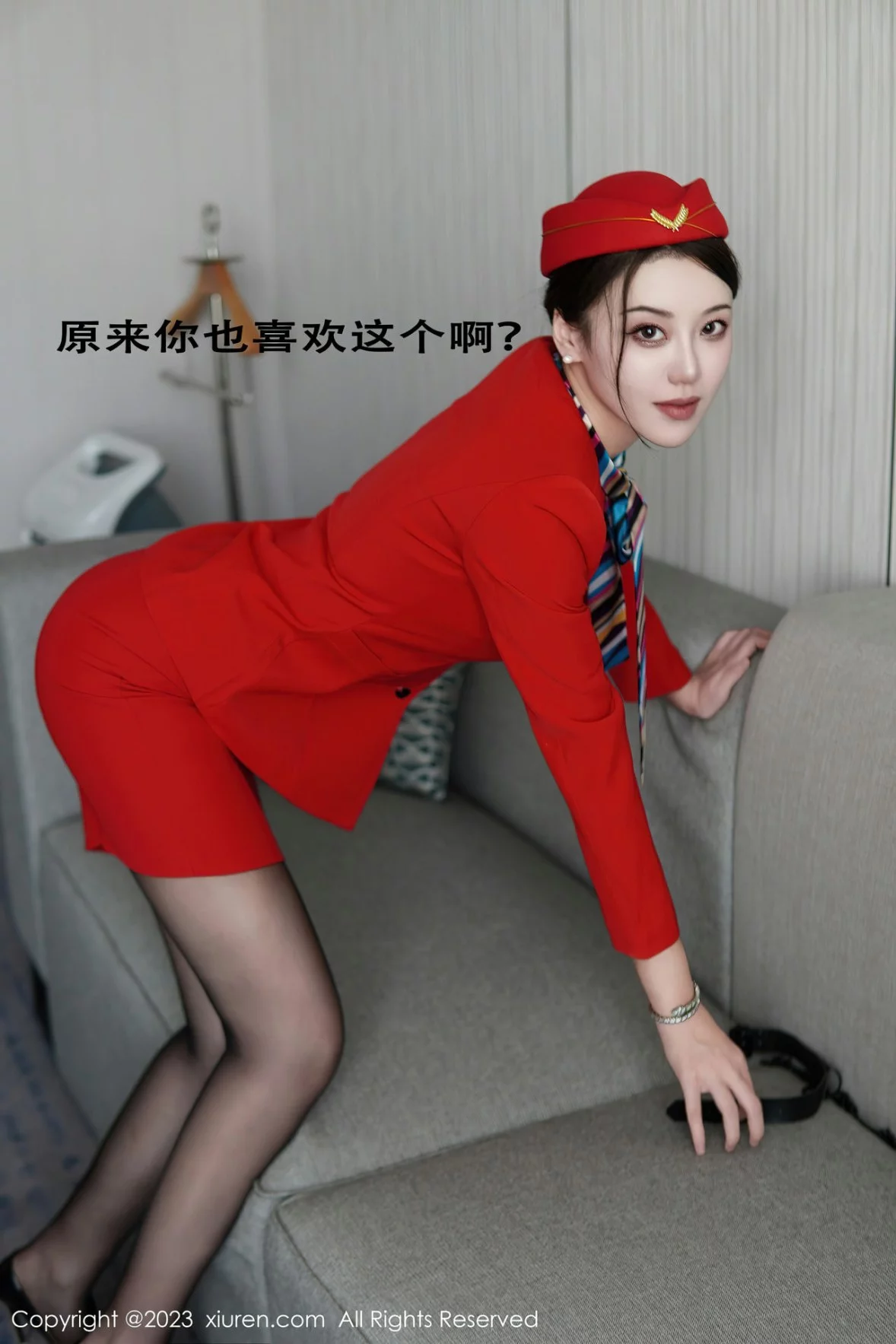 [[XiuRen秀人网]秀人网]No.6088_模特米娜MnaL私房脱性感空姐制服露黑色蕾丝内衣撩人诱惑写真72P