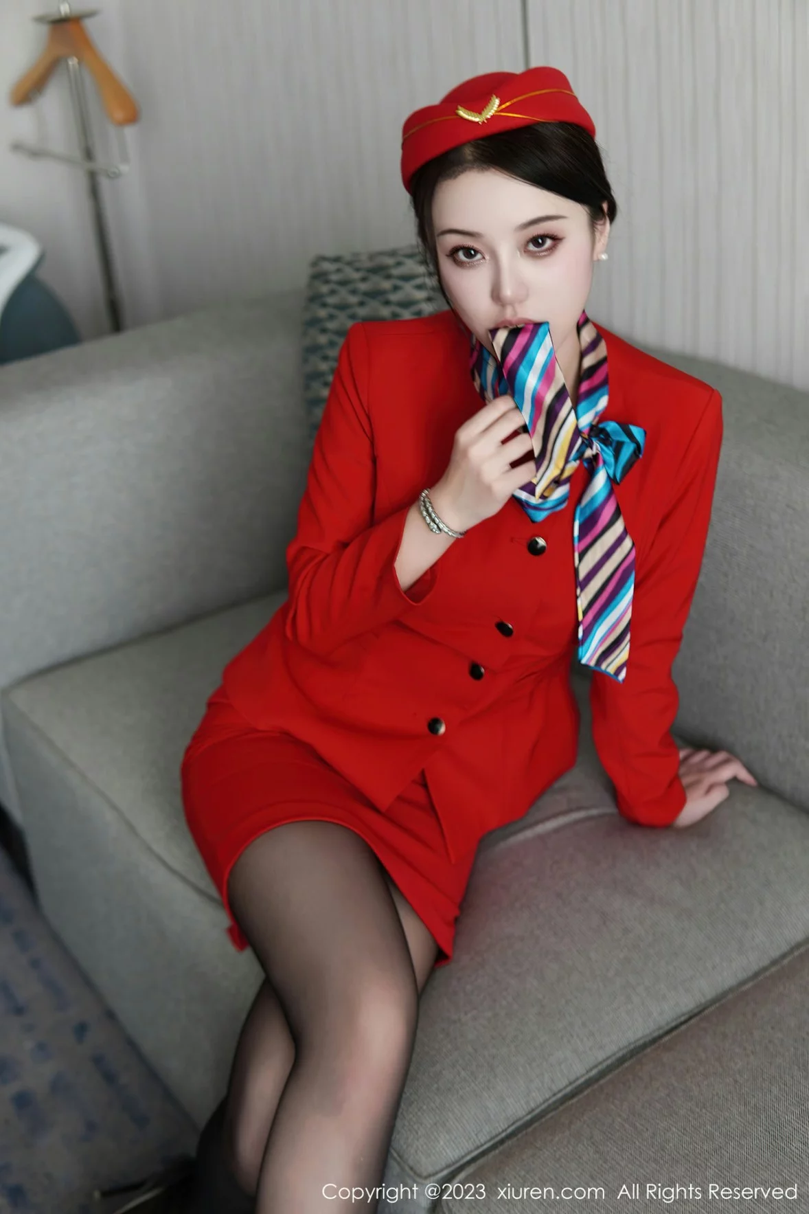 [[XiuRen秀人网]秀人网]No.6088_模特米娜MnaL私房脱性感空姐制服露黑色蕾丝内衣撩人诱惑写真72P