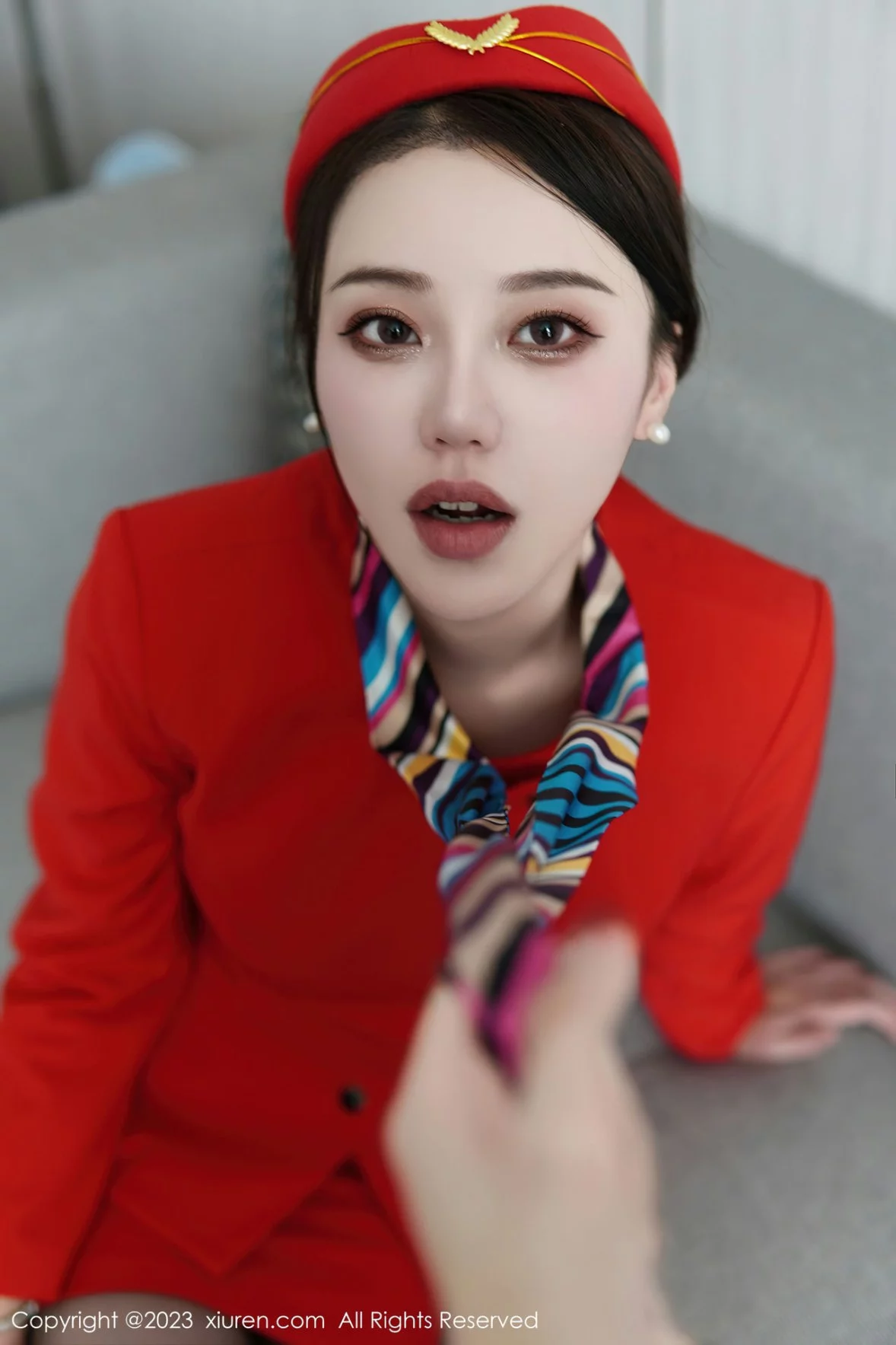 [[XiuRen秀人网]秀人网]No.6088_模特米娜MnaL私房脱性感空姐制服露黑色蕾丝内衣撩人诱惑写真72P