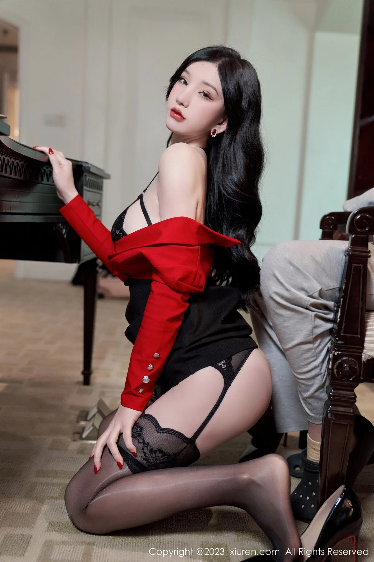 [[XiuRen秀人网]秀人网]No.6101_女神周于希Sally办公室秘密主题脱制服露黑色蕾丝内衣诱惑写真84P