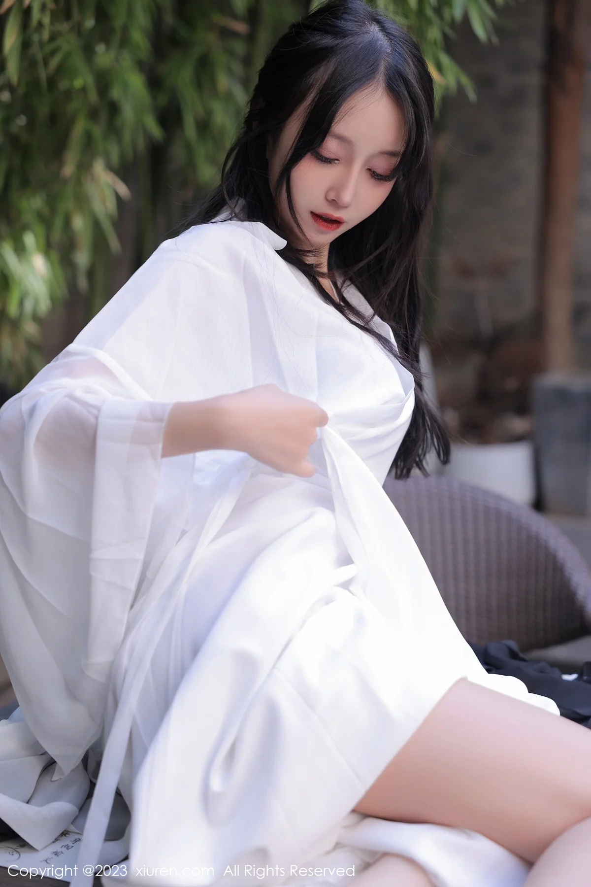 [[XiuRen秀人网]秀人网]No.6094_模特玥儿玥er海南旅拍脱白色古装服饰露性感内衣撩人诱惑写真55P