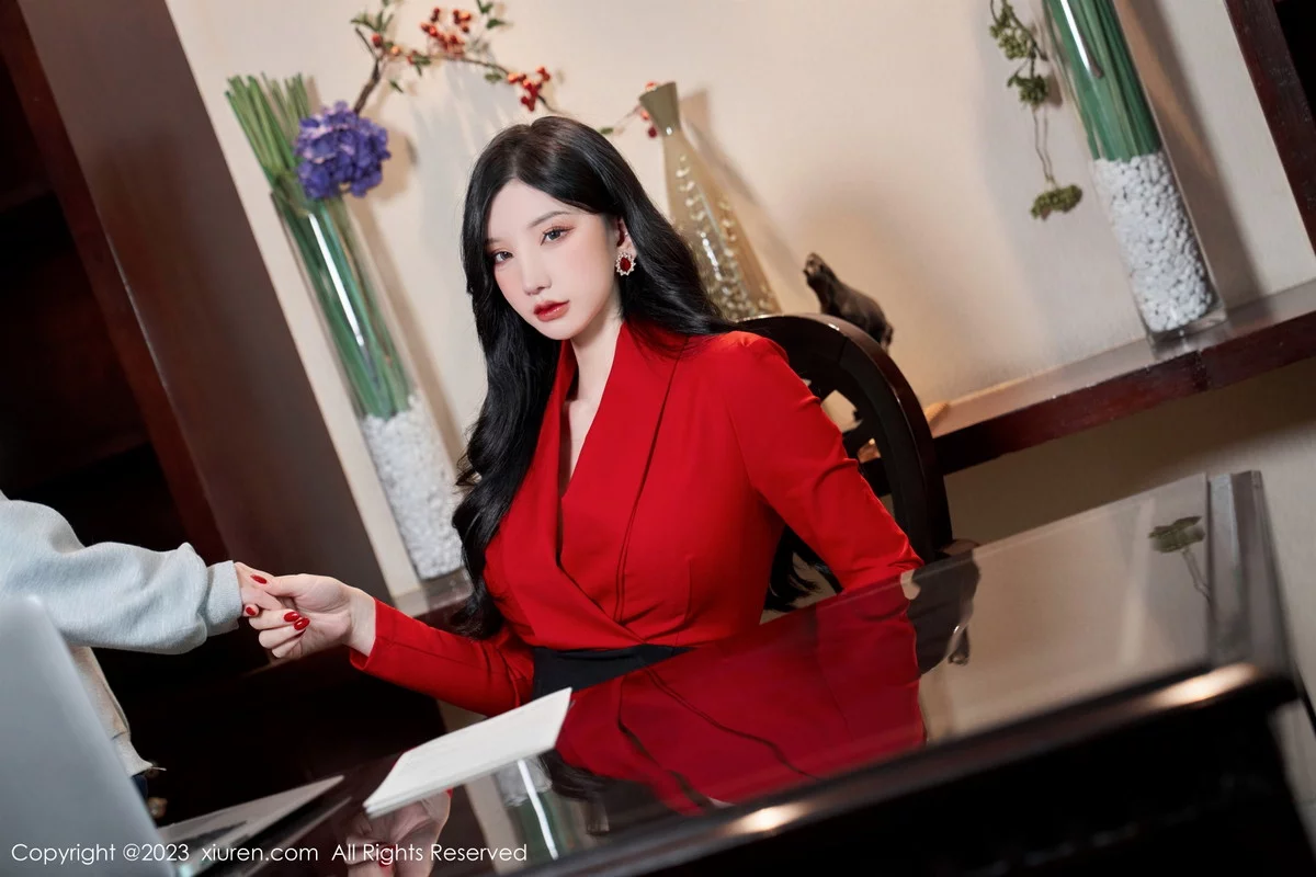 [[XiuRen秀人网]秀人网]No.6101_女神周于希Sally办公室秘密主题脱制服露黑色蕾丝内衣诱惑写真84P