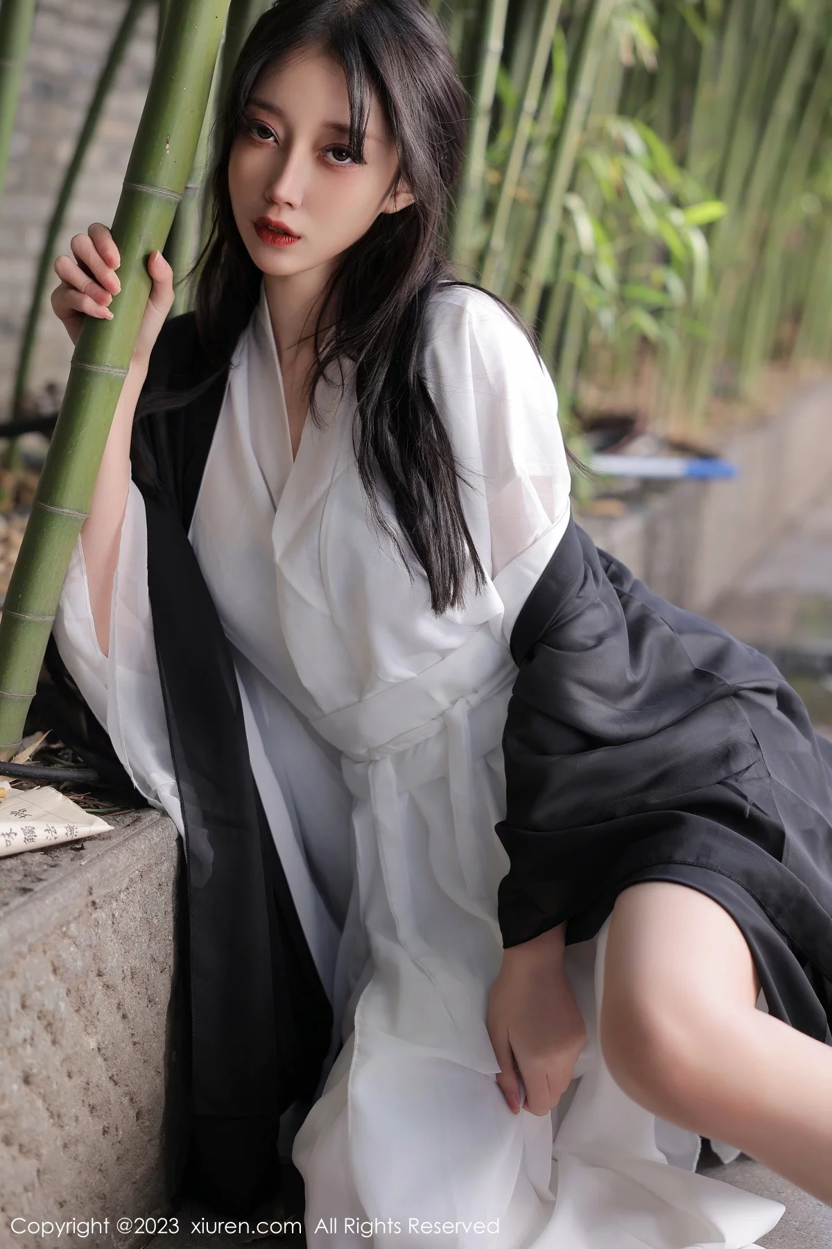 [[XiuRen秀人网]秀人网]No.6094_模特玥儿玥er海南旅拍脱白色古装服饰露性感内衣撩人诱惑写真55P