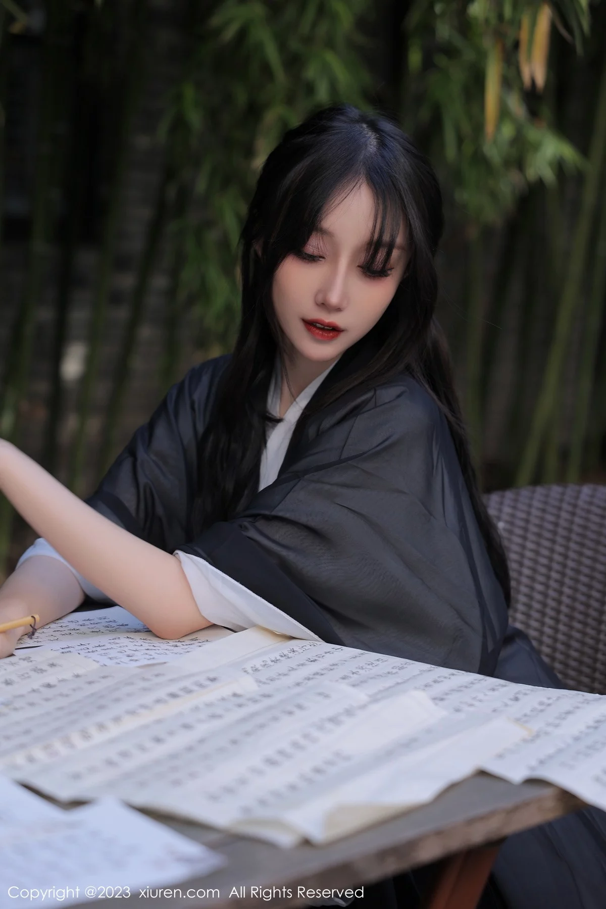 [[XiuRen秀人网]秀人网]No.6094_模特玥儿玥er海南旅拍脱白色古装服饰露性感内衣撩人诱惑写真55P