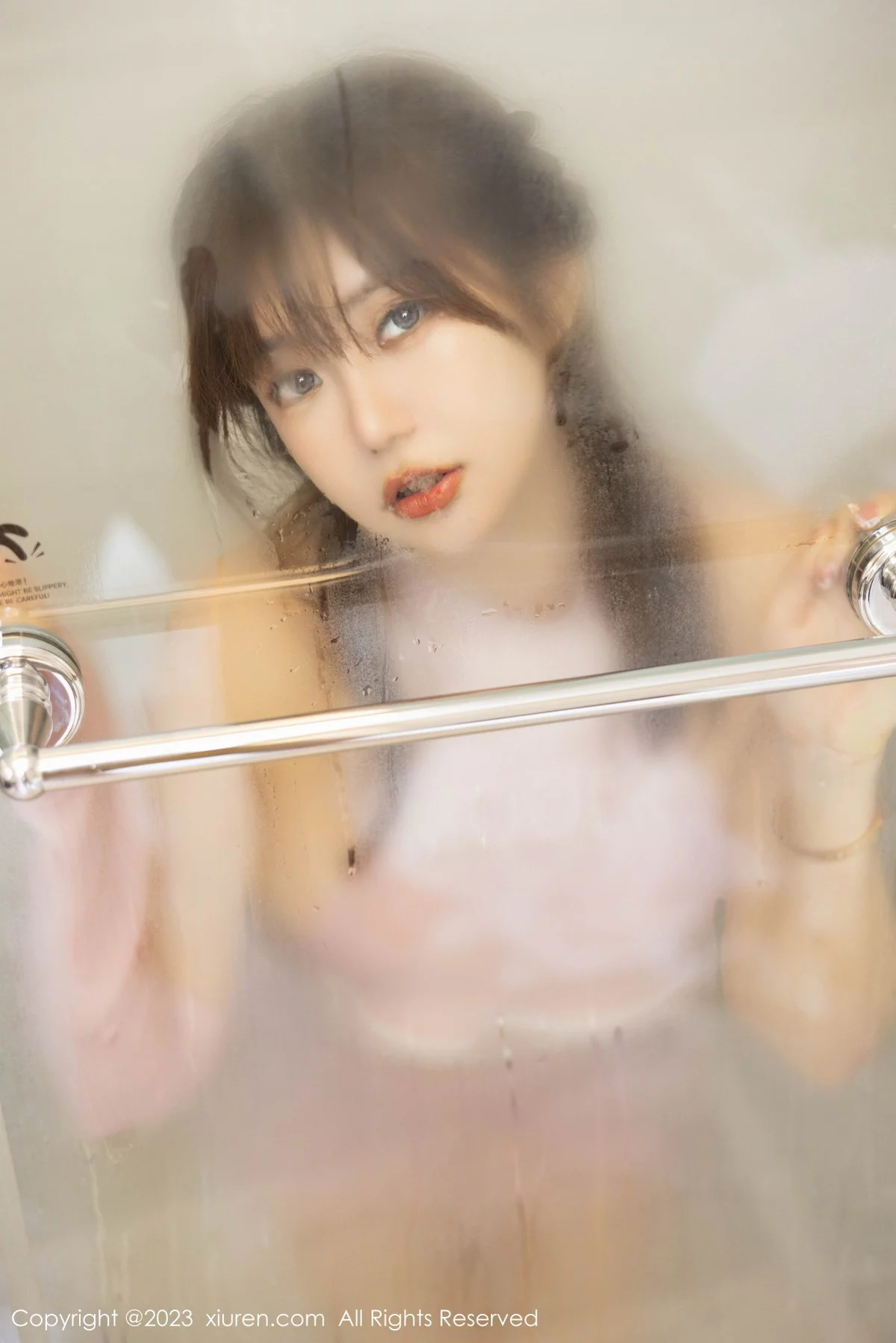 [[XiuRen秀人网]秀人网]No.6097_女神绮里嘉ula浴室性感粉色连衣短裙湿身秀完美身材诱惑写真81P
