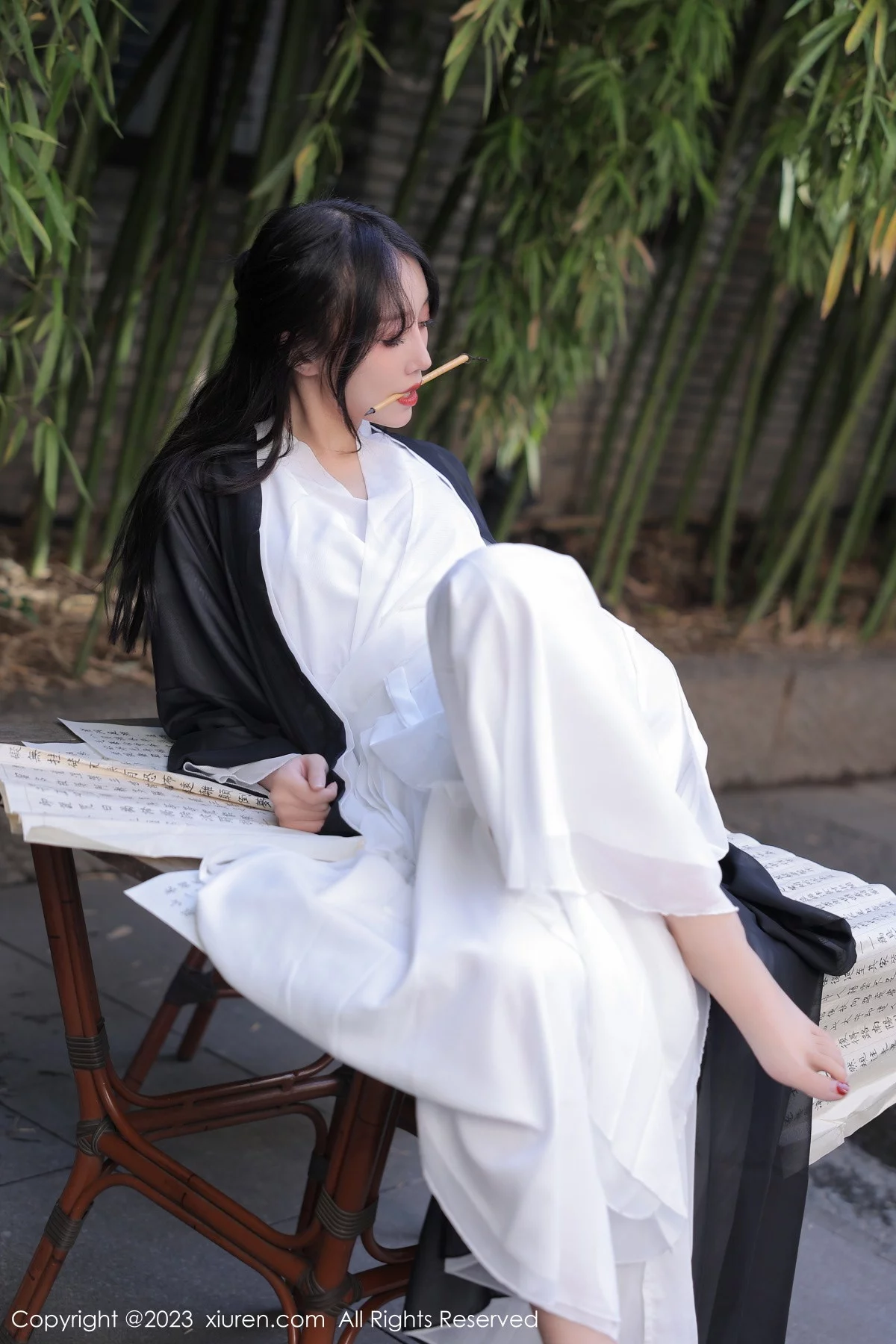[[XiuRen秀人网]秀人网]No.6094_模特玥儿玥er海南旅拍脱白色古装服饰露性感内衣撩人诱惑写真55P