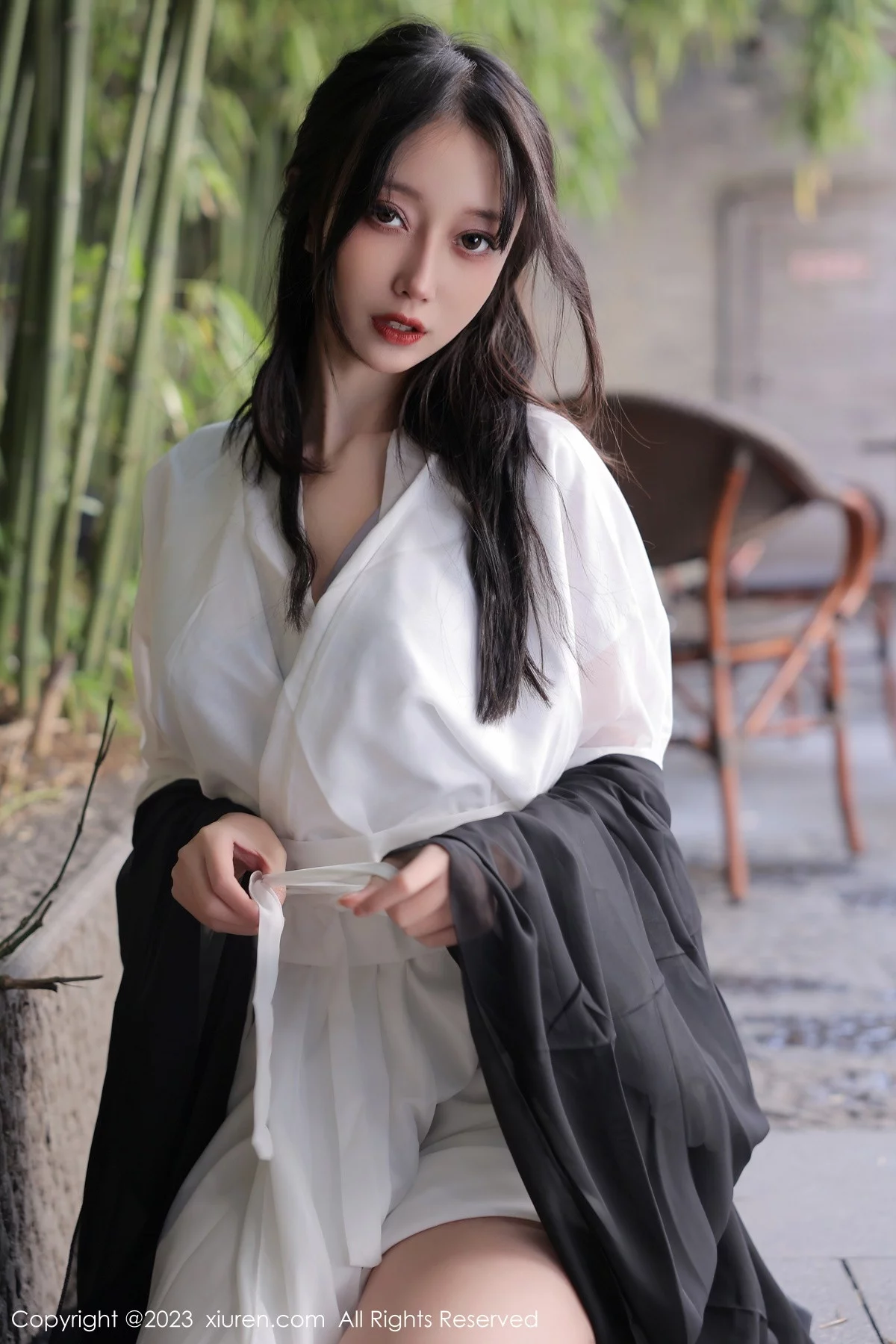 [[XiuRen秀人网]秀人网]No.6094_模特玥儿玥er海南旅拍脱白色古装服饰露性感内衣撩人诱惑写真55P