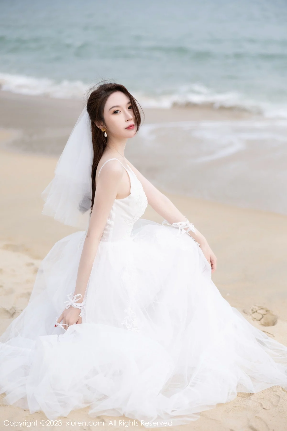 [[XiuRen秀人网]秀人网]No.6120_模特梦心玥性感白色婚纱服饰配白丝袜秀高挑身姿迷人诱惑写真87P
