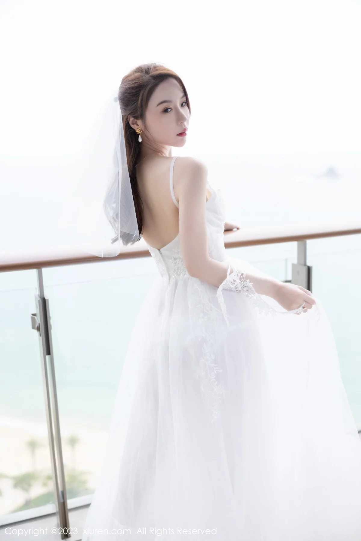[[XiuRen秀人网]秀人网]No.6120_模特梦心玥性感白色婚纱服饰配白丝袜秀高挑身姿迷人诱惑写真87P