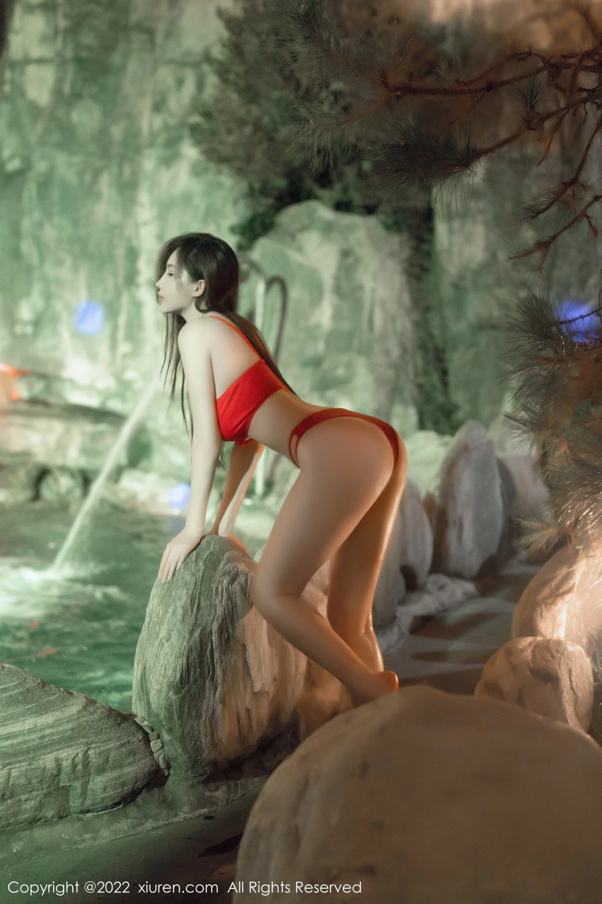 [[XiuRen秀人网]秀人网]No.6014_女神Carol周妍希温泉场景性感红色比基尼秀丰满身材诱惑写真58P
