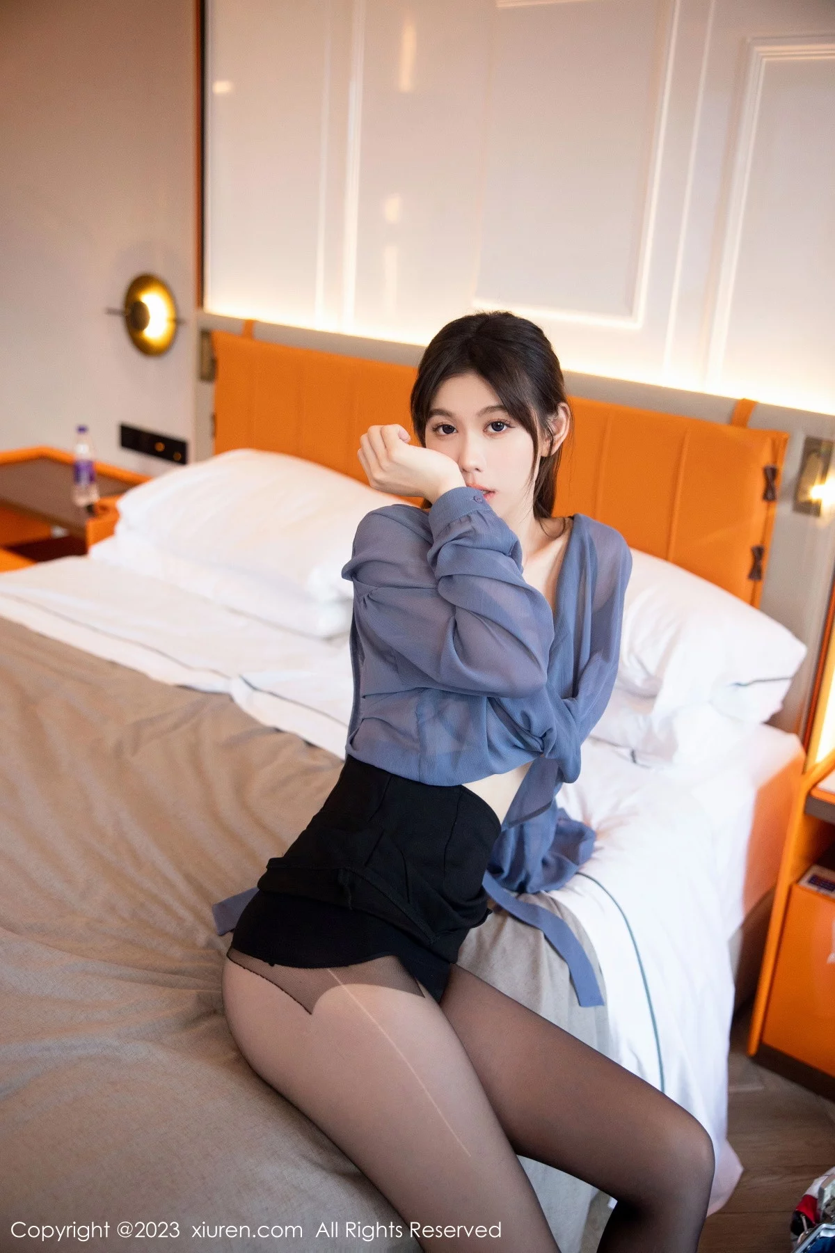 [[XiuRen秀人网]秀人网]No.6122_模特李雅柔蓝色薄纱上衣配黑短裙露黑色内衣超薄黑丝诱惑写真62P