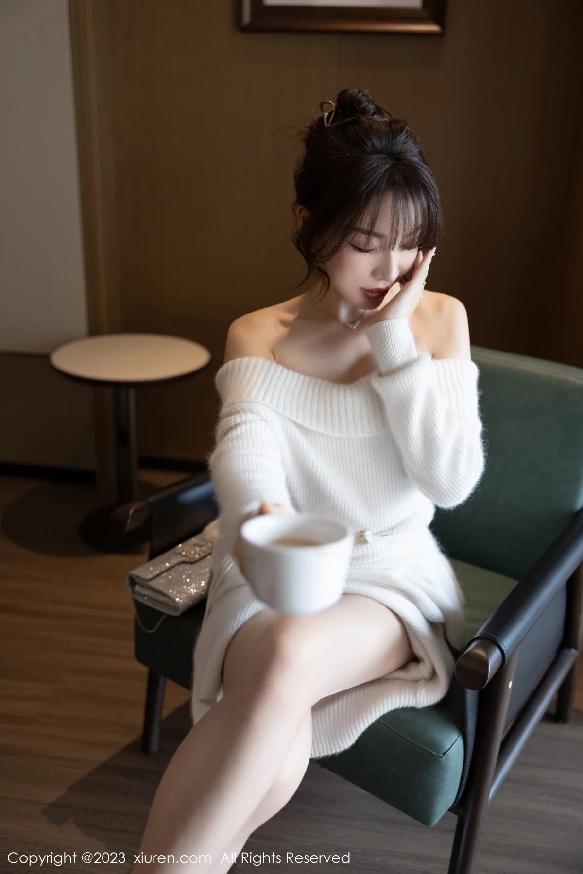 [[XiuRen秀人网]秀人网]No.6132_女神徐莉芝Booty脱露肩连衣长裙露性感白色蕾丝内衣诱惑写真83P