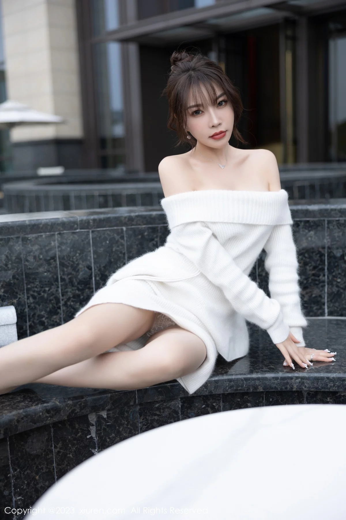 [[XiuRen秀人网]秀人网]No.6132_女神徐莉芝Booty脱露肩连衣长裙露性感白色蕾丝内衣诱惑写真83P