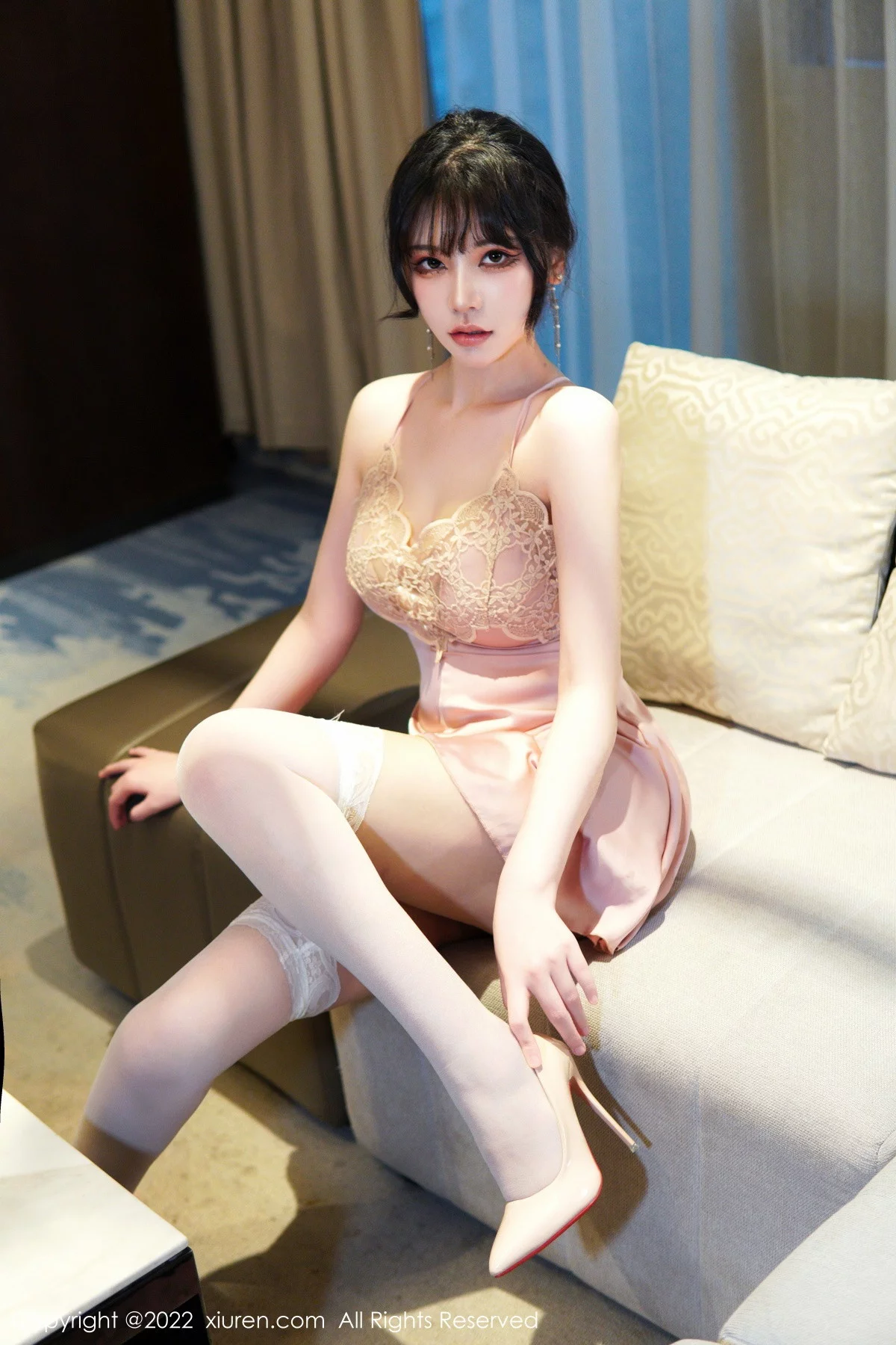 [[XiuRen秀人网]秀人网]No.6022_新人模特桃桃子性感粉色睡裙配白丝袜秀曼妙身姿迷人诱惑写真72P
