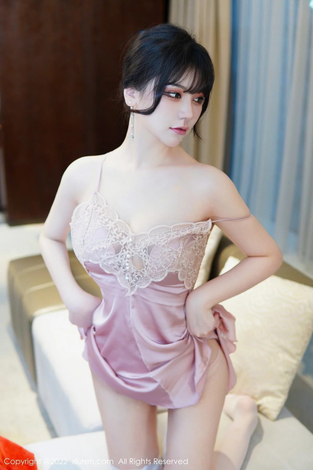 [[XiuRen秀人网]秀人网]No.6022_新人模特桃桃子性感粉色睡裙配白丝袜秀曼妙身姿迷人诱惑写真72P