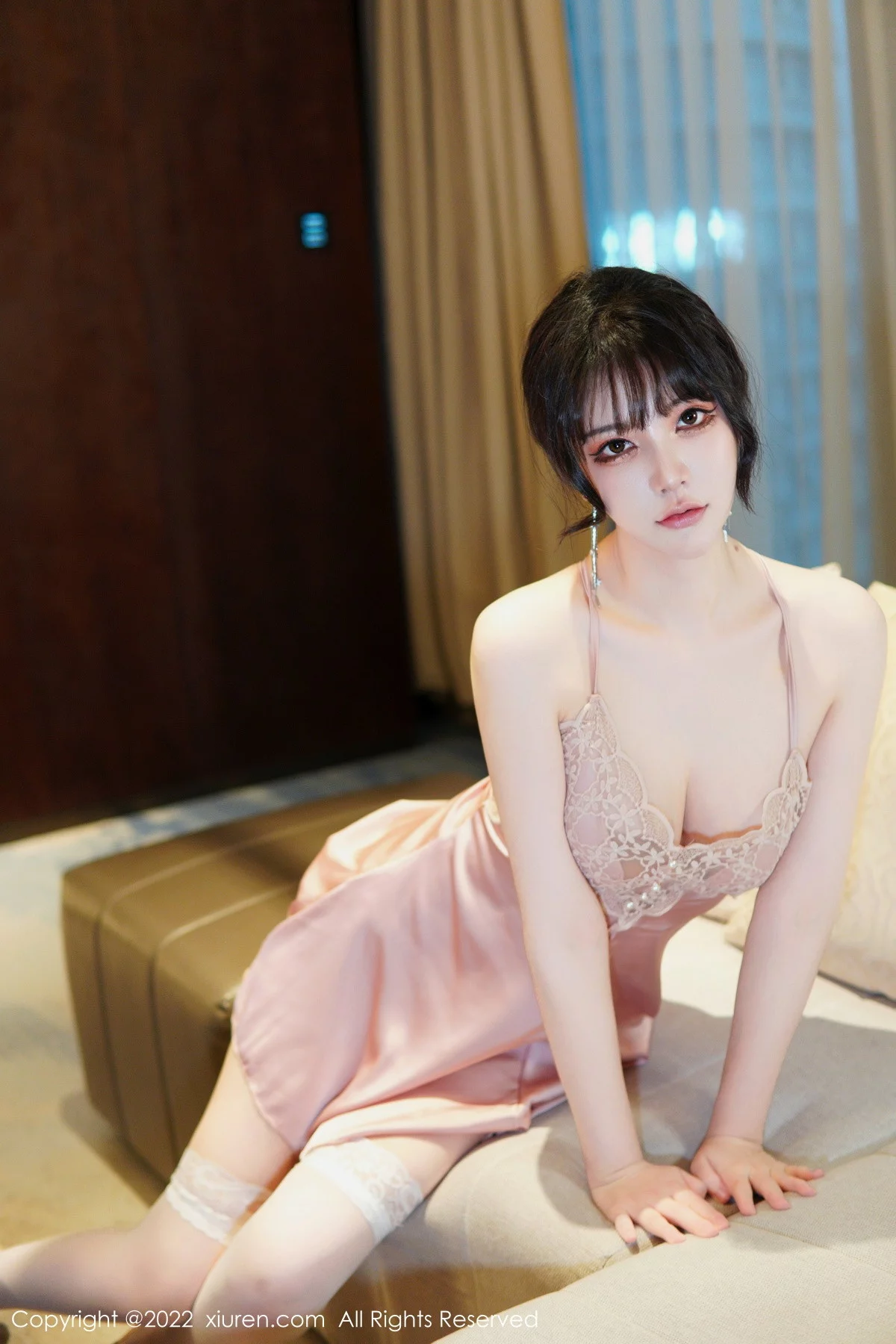 [[XiuRen秀人网]秀人网]No.6022_新人模特桃桃子性感粉色睡裙配白丝袜秀曼妙身姿迷人诱惑写真72P