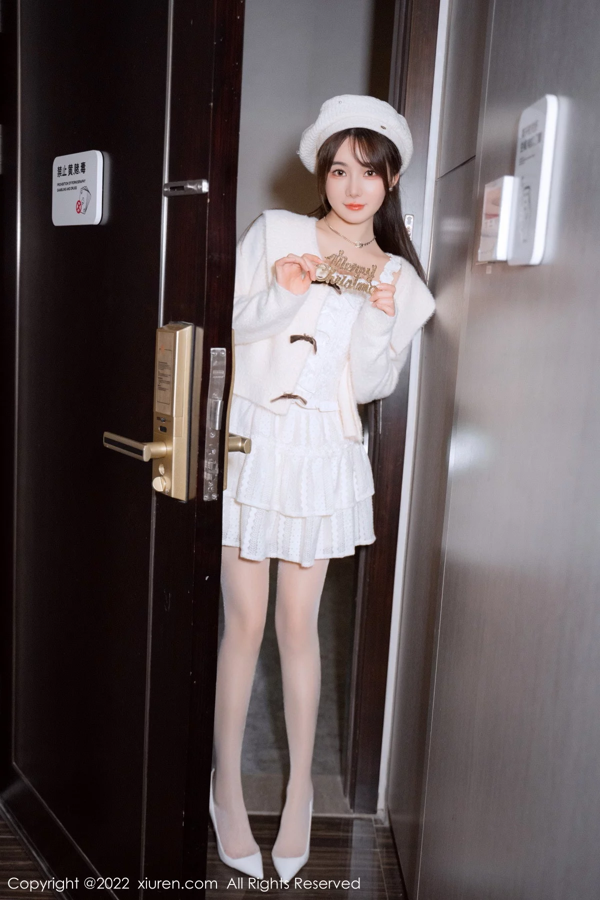 [[XiuRen秀人网]秀人网]No.6025_模特婠婠么性感白色毛线上衣配白短裙秀曼妙身姿完美诱惑写真68P