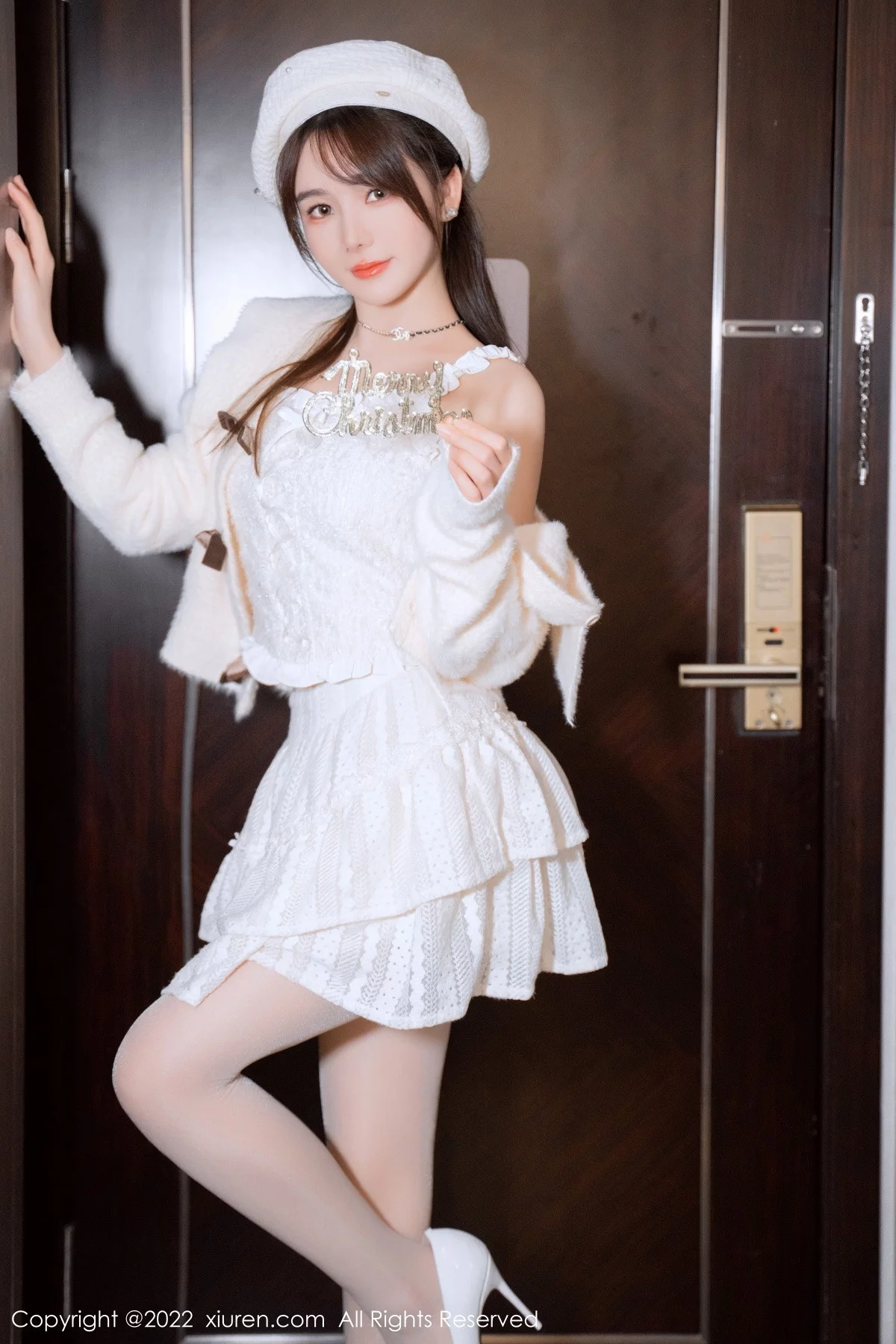 [[XiuRen秀人网]秀人网]No.6025_模特婠婠么性感白色毛线上衣配白短裙秀曼妙身姿完美诱惑写真68P