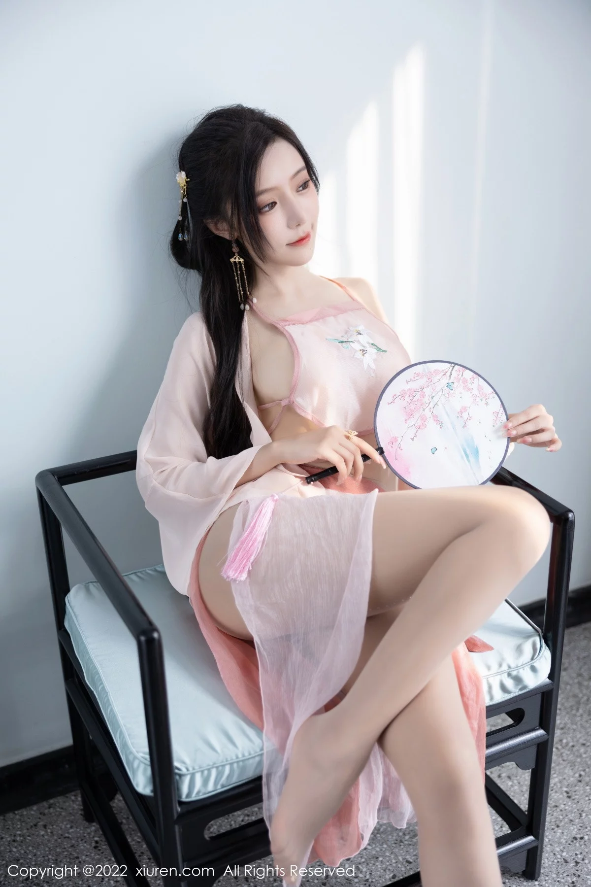 [[XiuRen秀人网]秀人网]No.6040_女神王馨瑶yanni私房粉色肚兜配超薄肉丝秀惹火身材诱惑写真81P
