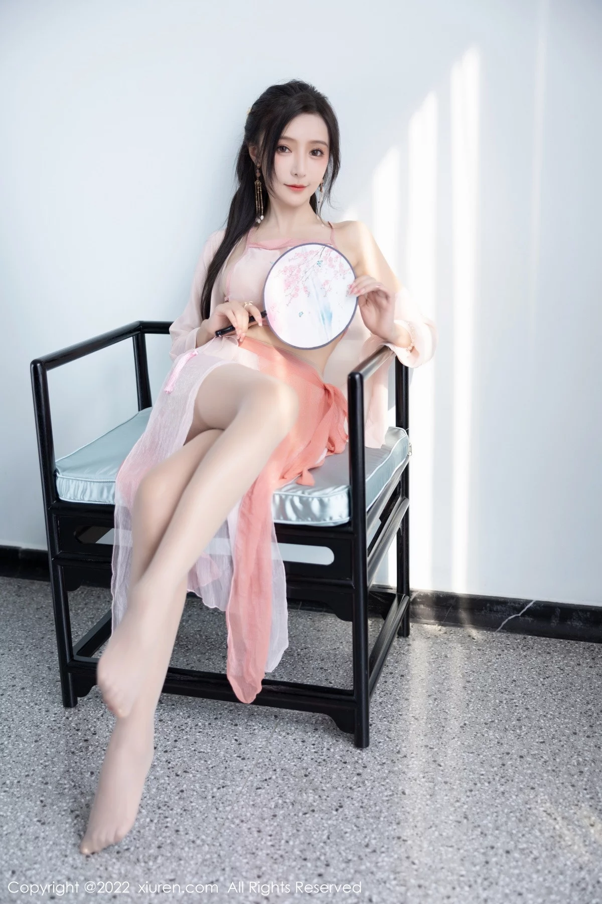[[XiuRen秀人网]秀人网]No.6040_女神王馨瑶yanni私房粉色肚兜配超薄肉丝秀惹火身材诱惑写真81P