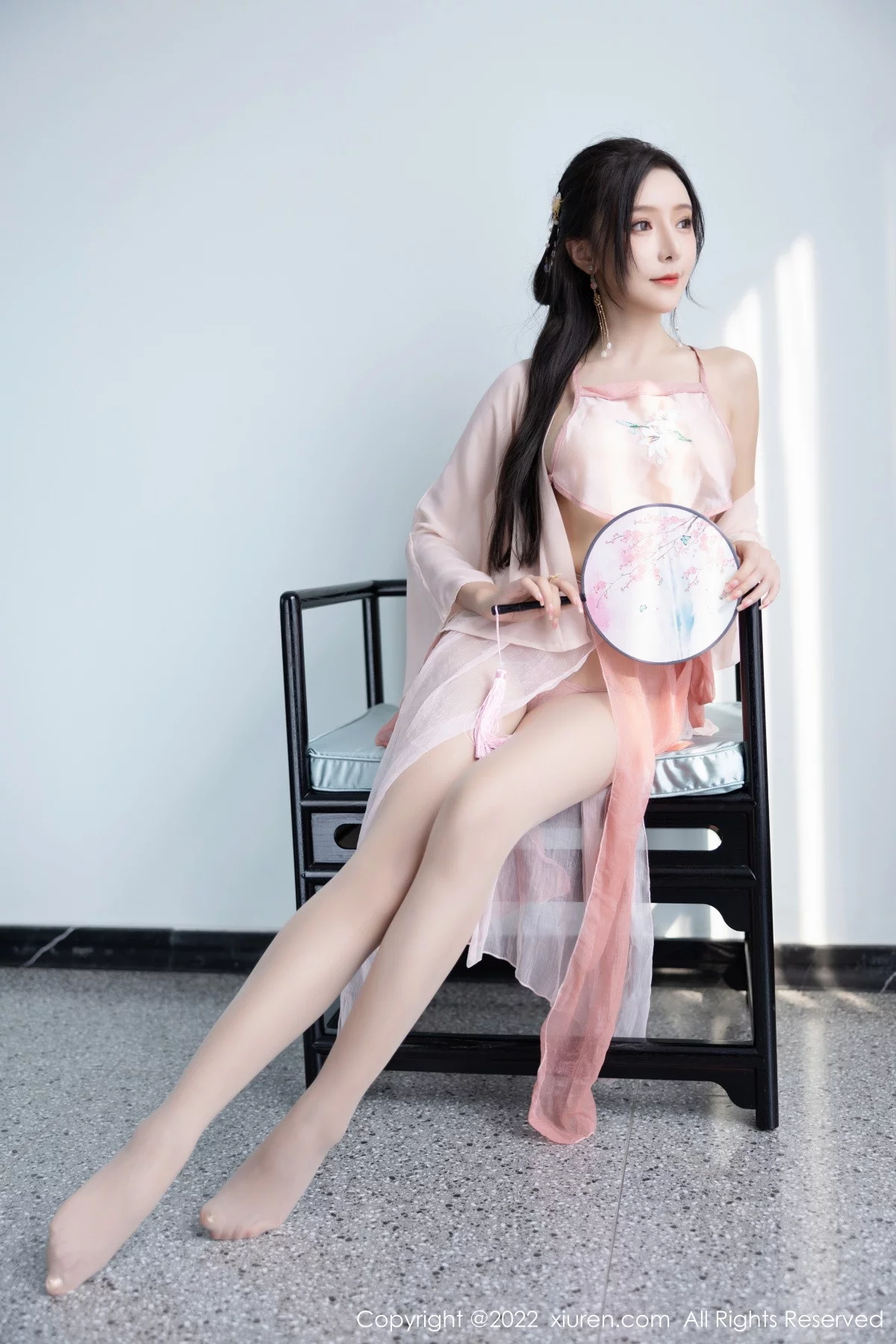 [[XiuRen秀人网]秀人网]No.6040_女神王馨瑶yanni私房粉色肚兜配超薄肉丝秀惹火身材诱惑写真81P