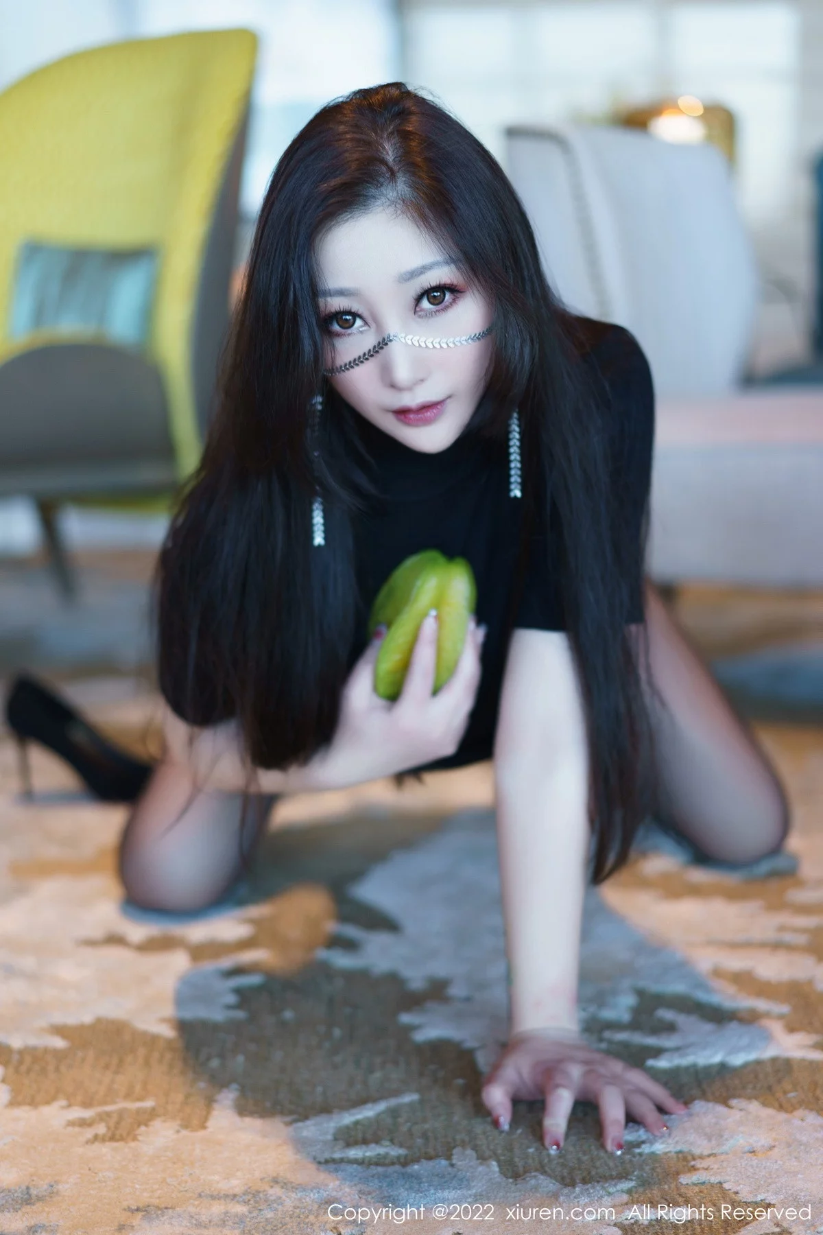 [[XiuRen秀人网]秀人网]No.6036_女神妲己_Toxic黑色收身衣配超薄无内黑丝秀翘臀美腿诱惑写真80P