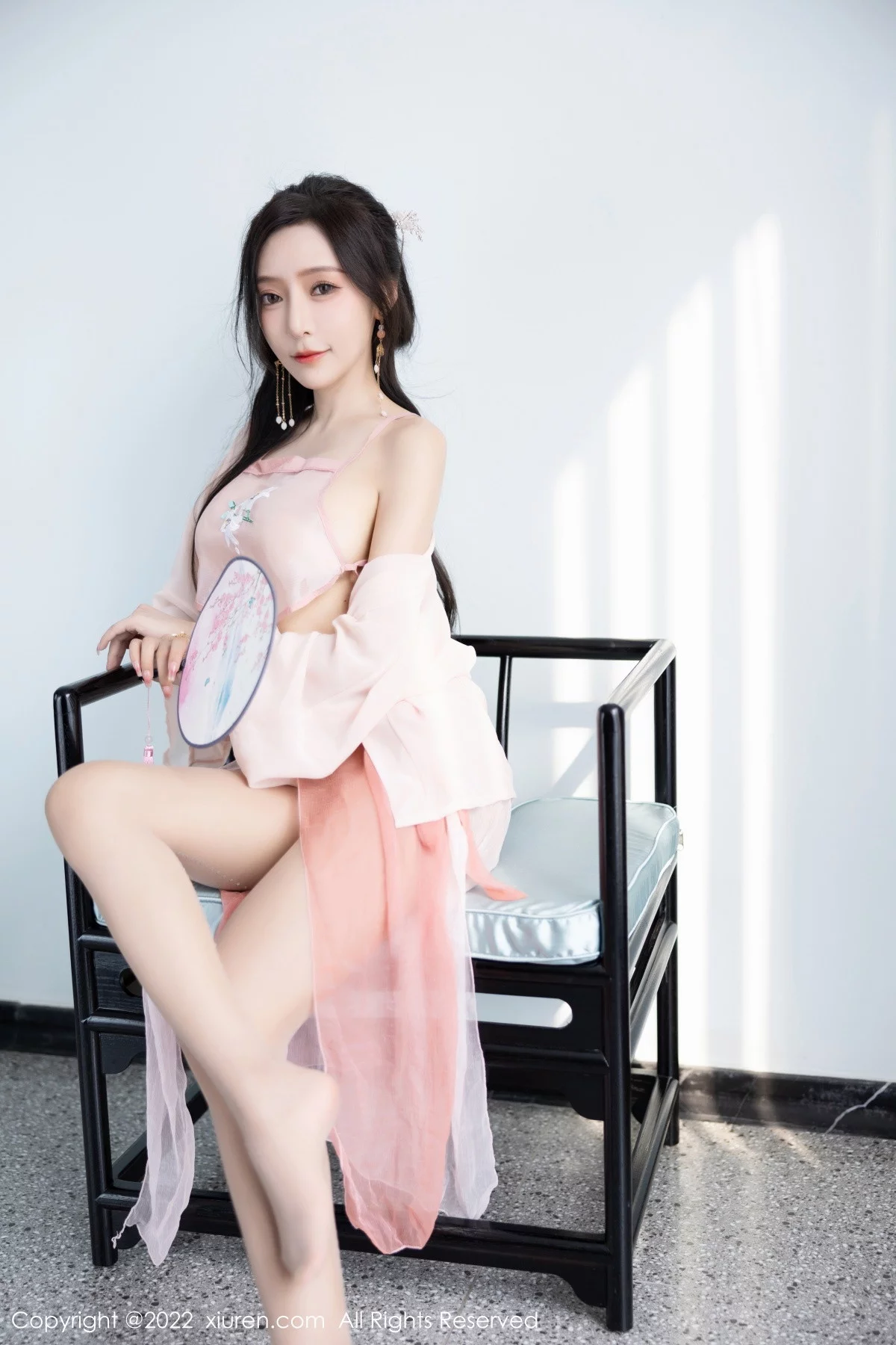 [[XiuRen秀人网]秀人网]No.6040_女神王馨瑶yanni私房粉色肚兜配超薄肉丝秀惹火身材诱惑写真81P