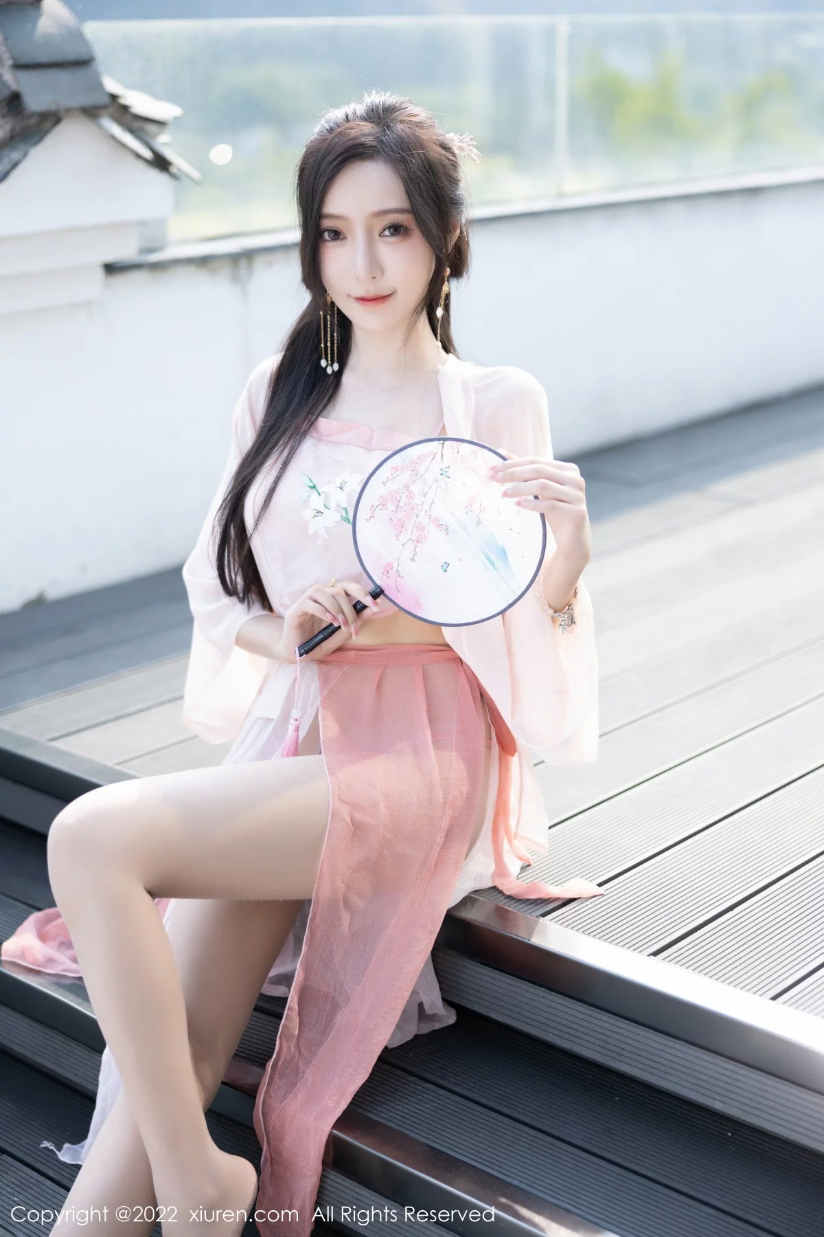 [[XiuRen秀人网]秀人网]No.6040_女神王馨瑶yanni私房粉色肚兜配超薄肉丝秀惹火身材诱惑写真81P