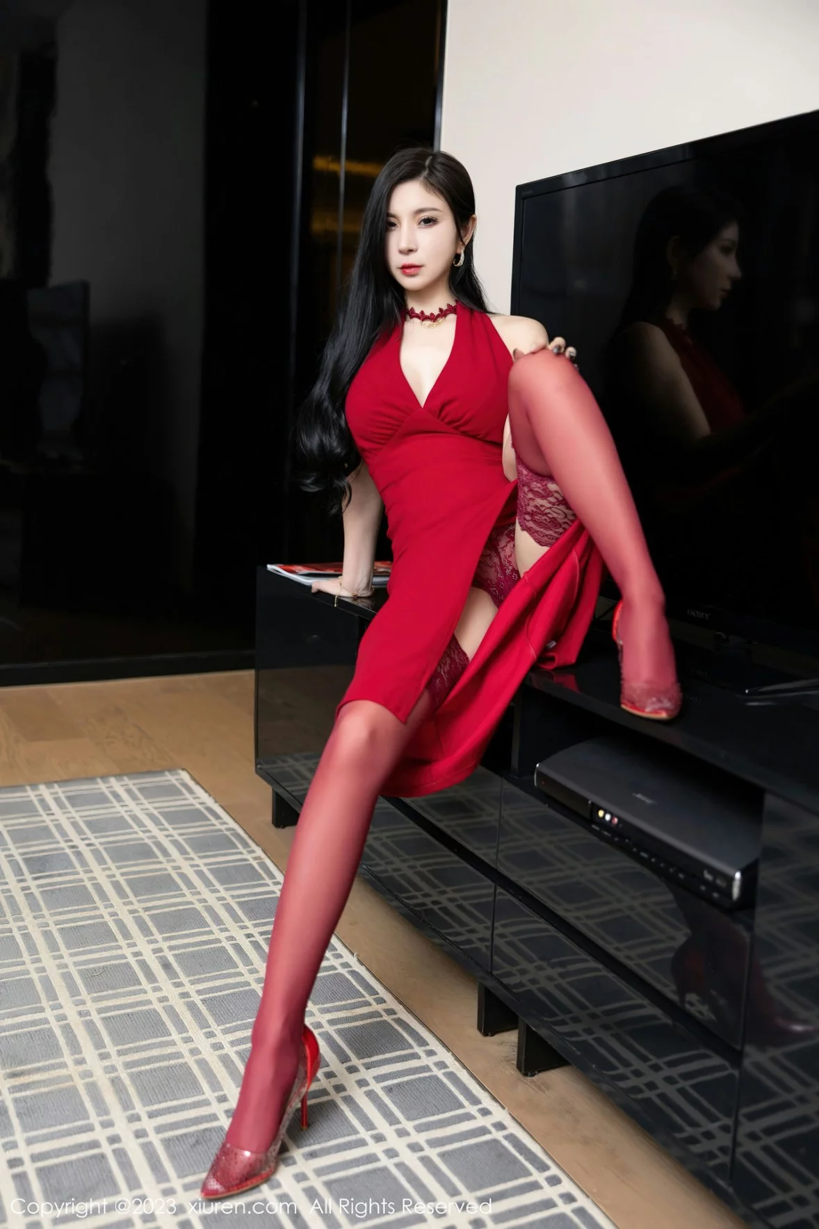 [[XiuRen秀人网]秀人网]No.6140_模特小蛮妖Yummy红色连衣短裙露红色蕾丝内衣惹火诱惑写真82P