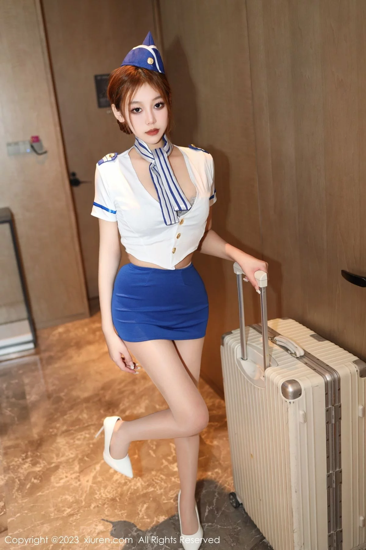 [[XiuRen秀人网]秀人网]No.6187_新人早川京子空姐制服半脱短裙露超薄肉丝秀曼妙身姿诱惑写真87P