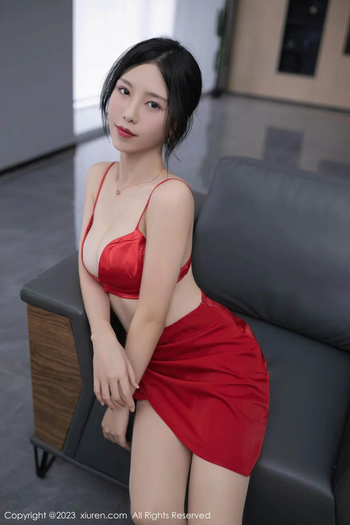 [[XiuRen秀人网]秀人网]No.6189_模特利世女老板角色红色薄透上衣配红短裙露红色内衣诱惑写真73P