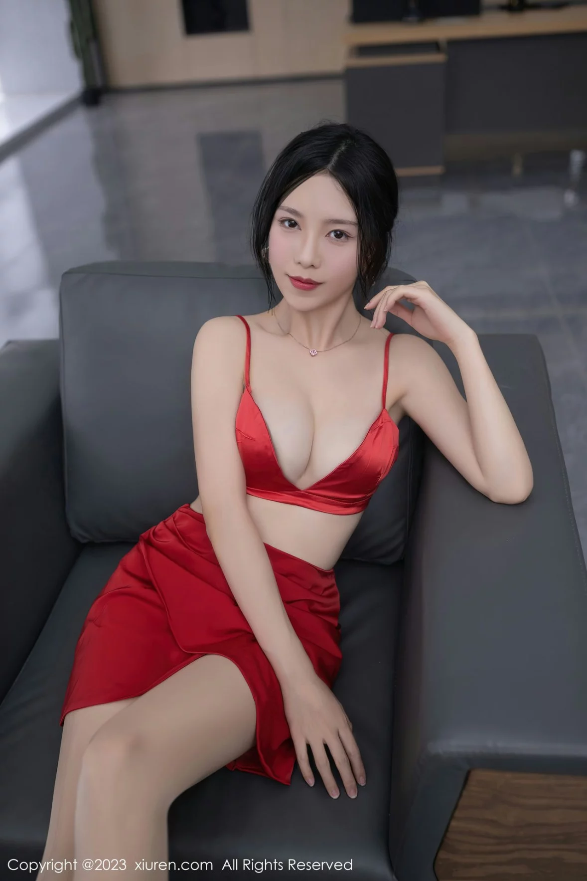[[XiuRen秀人网]秀人网]No.6189_模特利世女老板角色红色薄透上衣配红短裙露红色内衣诱惑写真73P