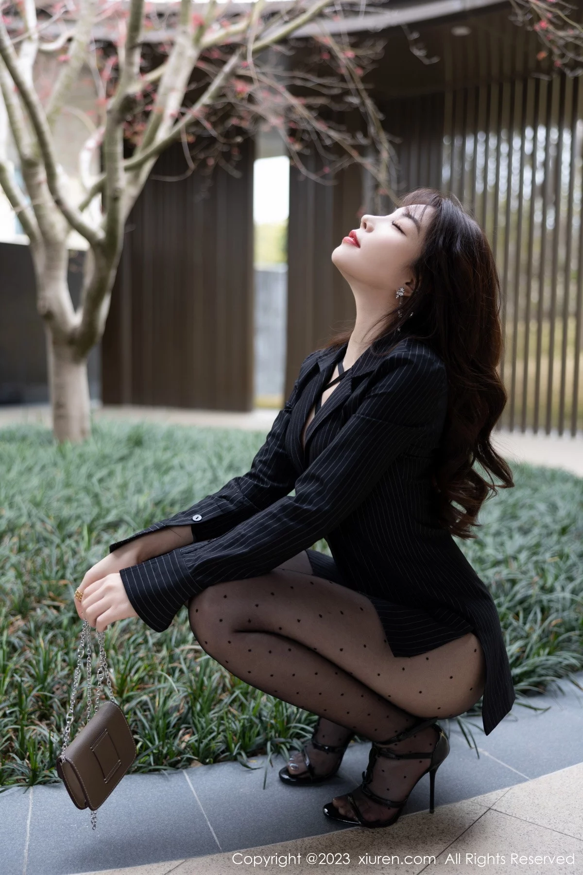 [[XiuRen秀人网]秀人网]No.6191_女神徐莉芝Booty黑色条纹上衣配圆点黑丝秀曼妙身姿诱惑写真92P
