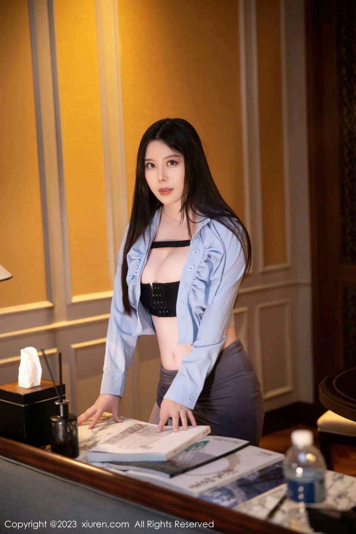 [[XiuRen秀人网]秀人网]No.6196_模特白茹雪性感浅蓝色上衣配灰色短裙露黑色内衣迷人诱惑写真66P