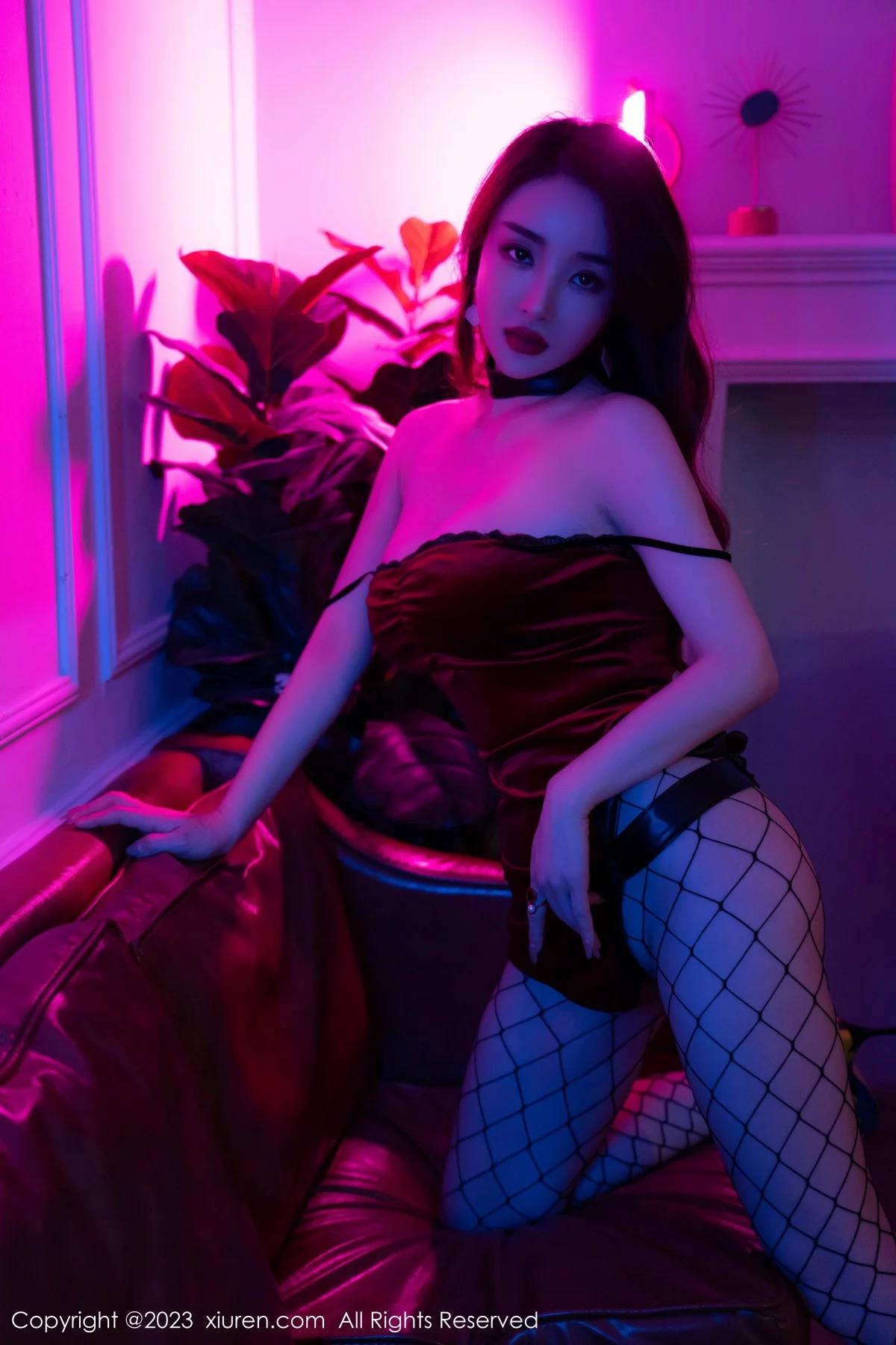 [[XiuRen秀人网]秀人网]No.6192_新人雨儿1494性感红色吊带短裙配网格丝袜秀苗条身姿迷人写真60P