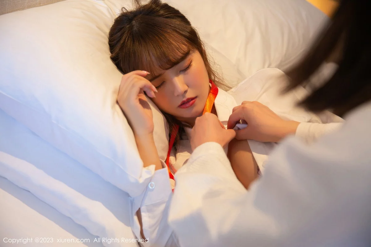 [[XiuRen秀人网]秀人网]No.6197_模特张思允Nice和上司出差半脱露淡紫色蕾丝内衣完美诱惑写真81P