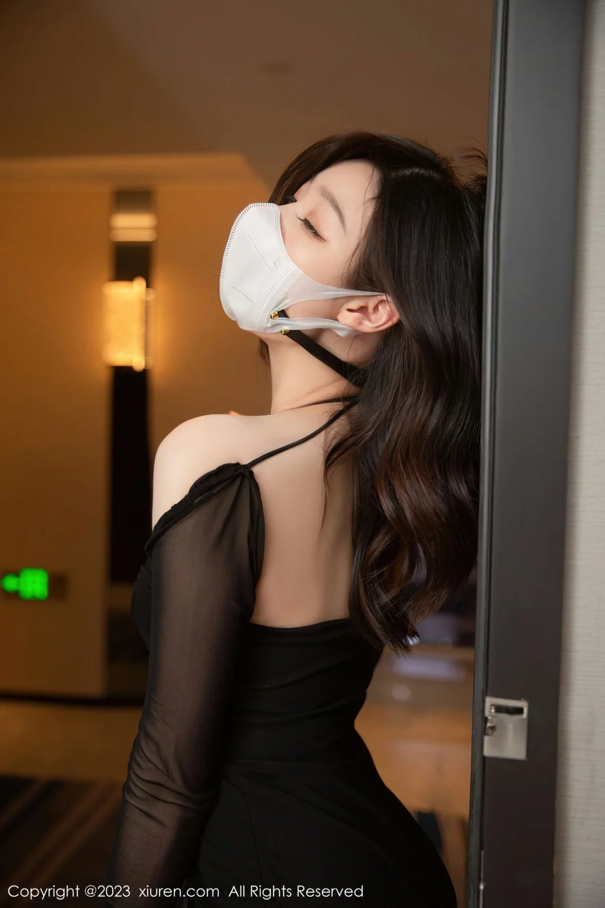 [[XiuRen秀人网]秀人网]No.6204_模特是小逗逗性感黑色服饰配黑丝袜半脱秀曼妙身姿迷人写真89P