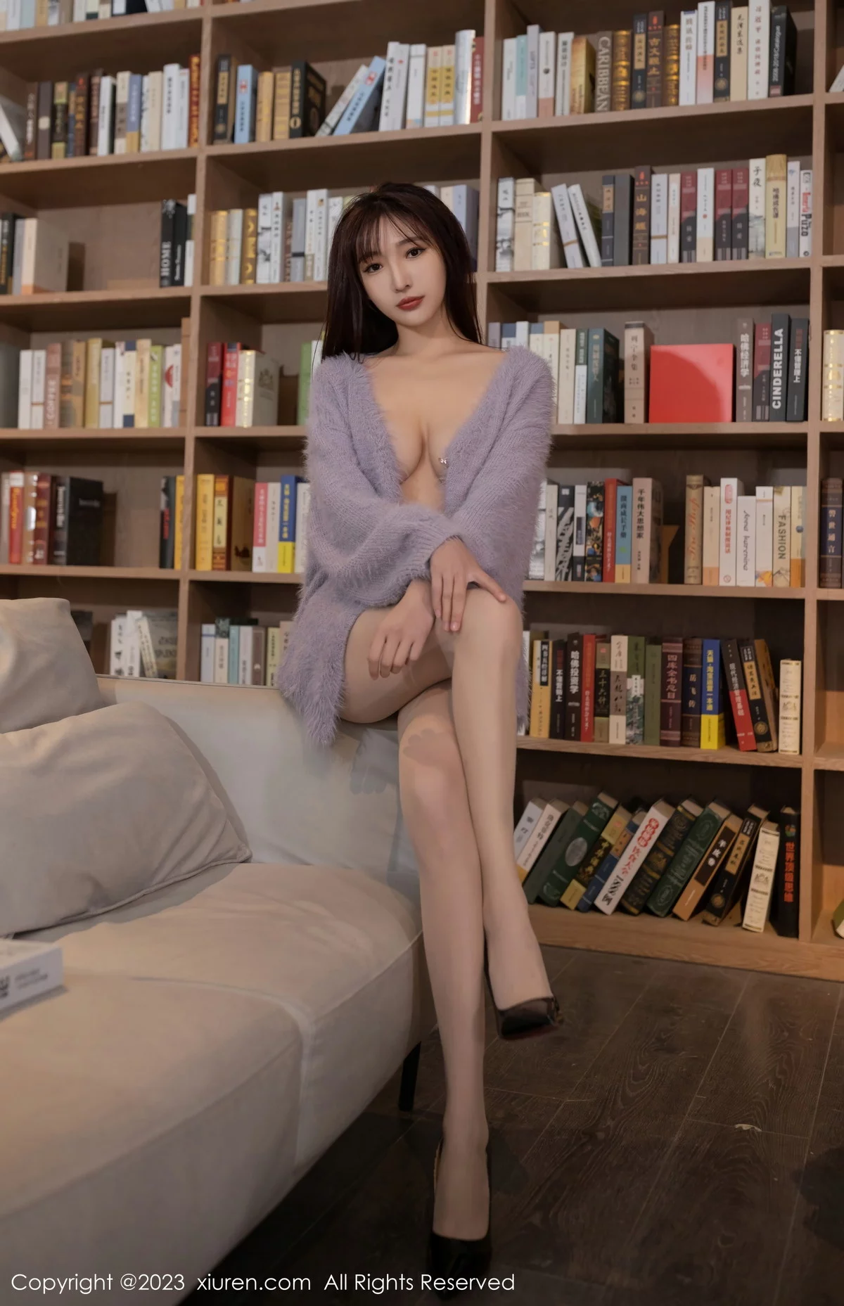 [[XiuRen秀人网]秀人网]No.6209_模特陆萱萱图书馆场景紫色露肩连衣短裙配超薄肉丝完美诱惑写真81P