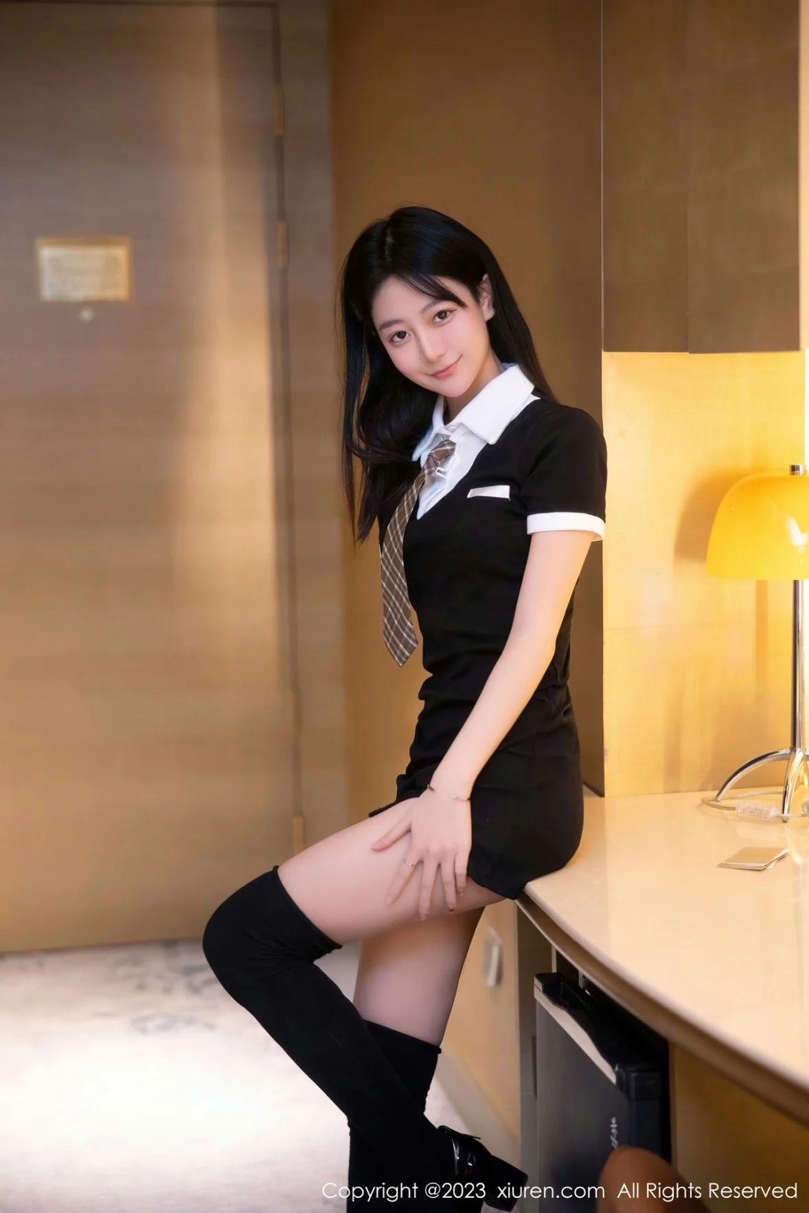 [[XiuRen秀人网]秀人网]No.6210_新人模特谢小蒽私房半脱学生制服露白色蕾丝内衣迷人诱惑写真91P