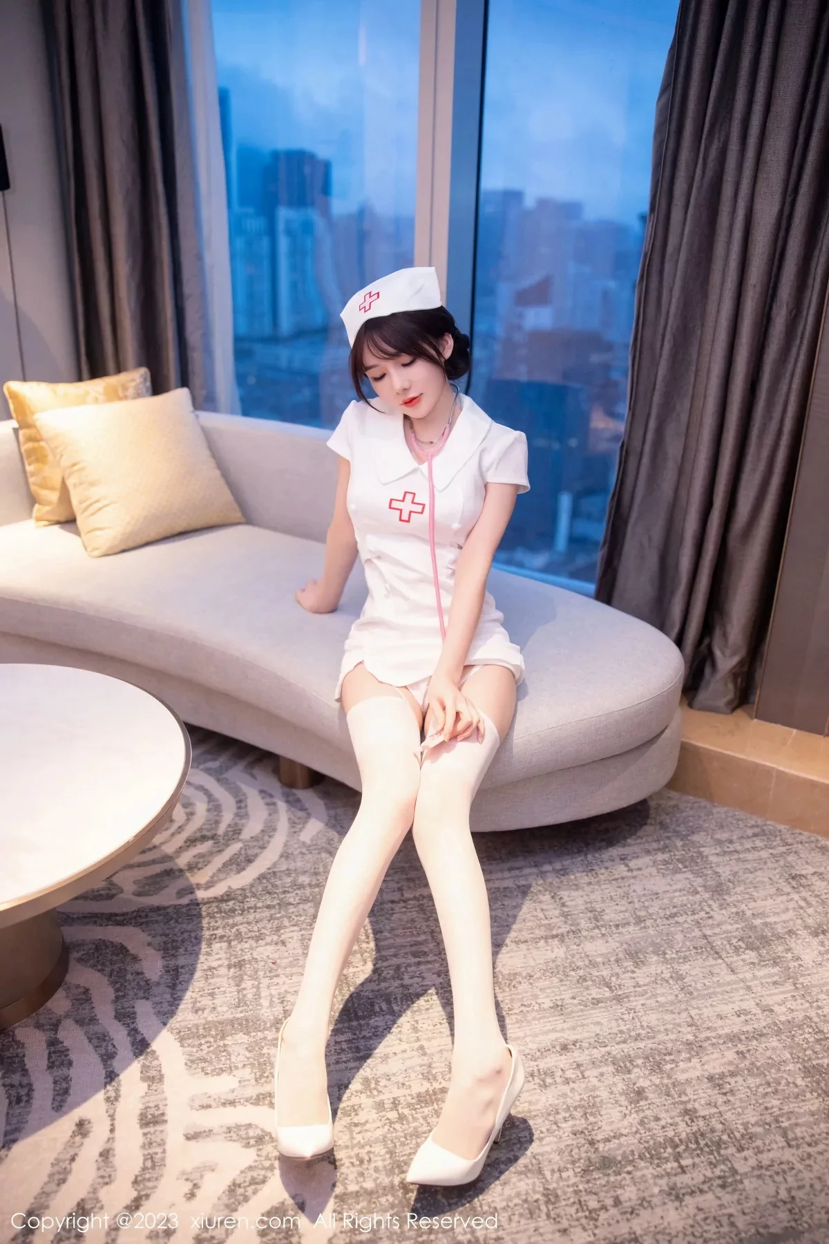 [[XiuRen秀人网]秀人网]No.6221_模特婠婠么性感白色情趣护士服配白丝吊袜秀曼妙身姿绝美写真81P