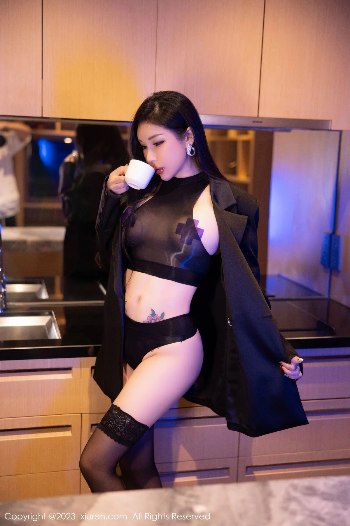 [[XiuRen秀人网]秀人网]No.6143_模特田冰冰私房脱外衣露性感黑色情趣服饰秀豪乳遮点诱惑写真74P