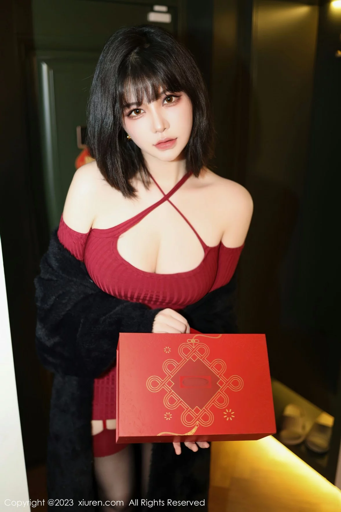 [[XiuRen秀人网]秀人网]No.6144_模特桃桃子红色收身连衣短露黑色蕾丝内衣秀曼妙身姿诱惑写真81P
