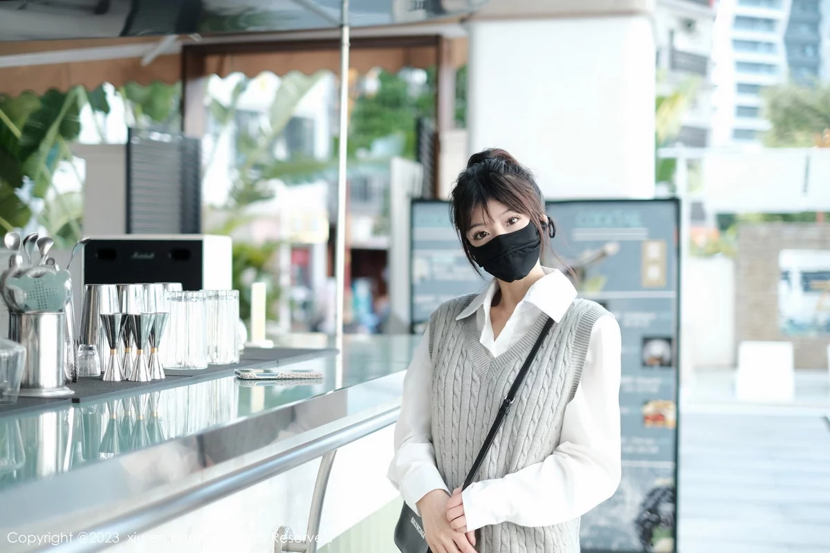 [[XiuRen秀人网]秀人网]No.6145_模特佘贝拉bella南京旅拍性感白T配灰色短裙秀完美身材迷人写真59P